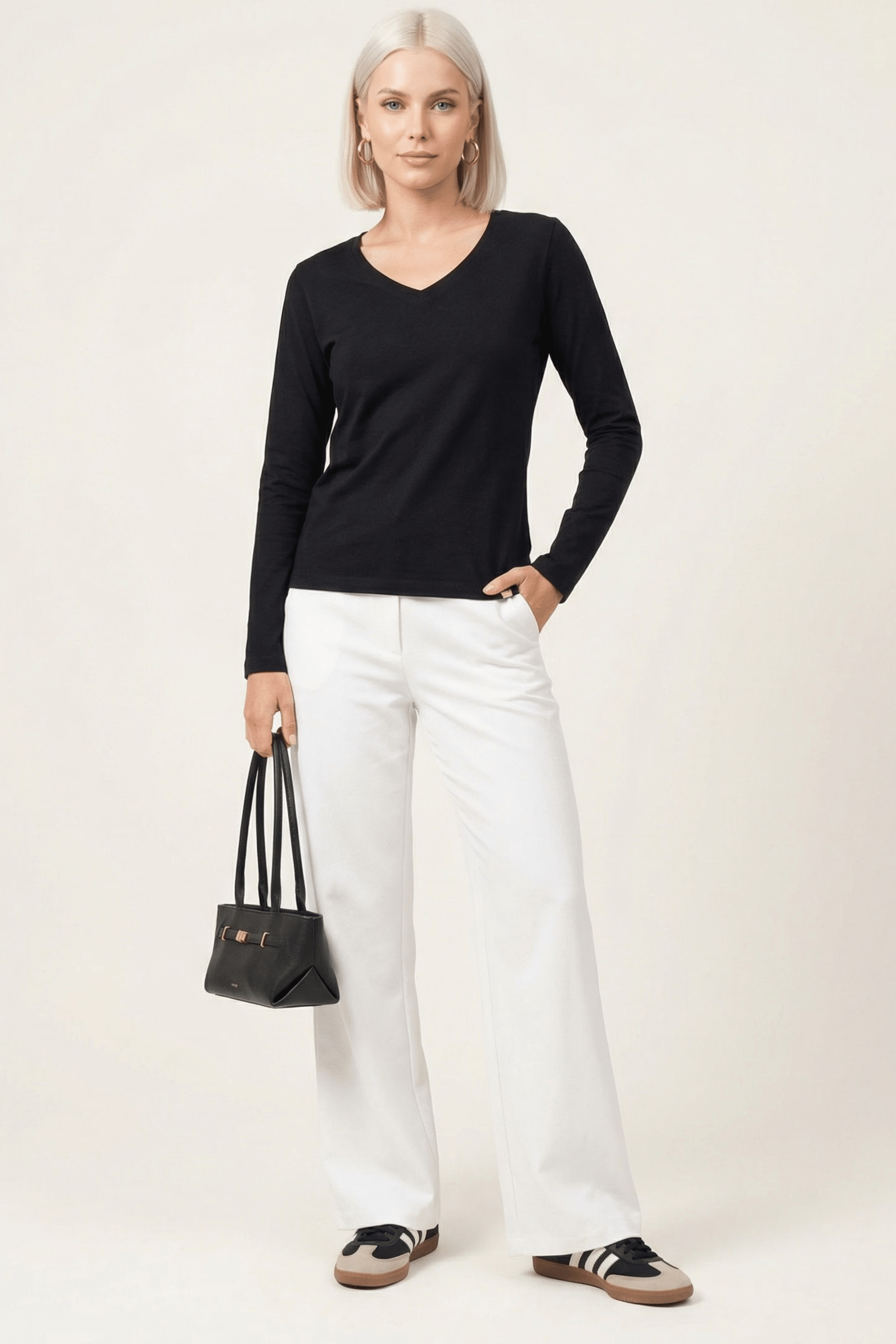 Camiseta negra basica con escote pico y manga larga Lolitas&L - lolitasyl.com