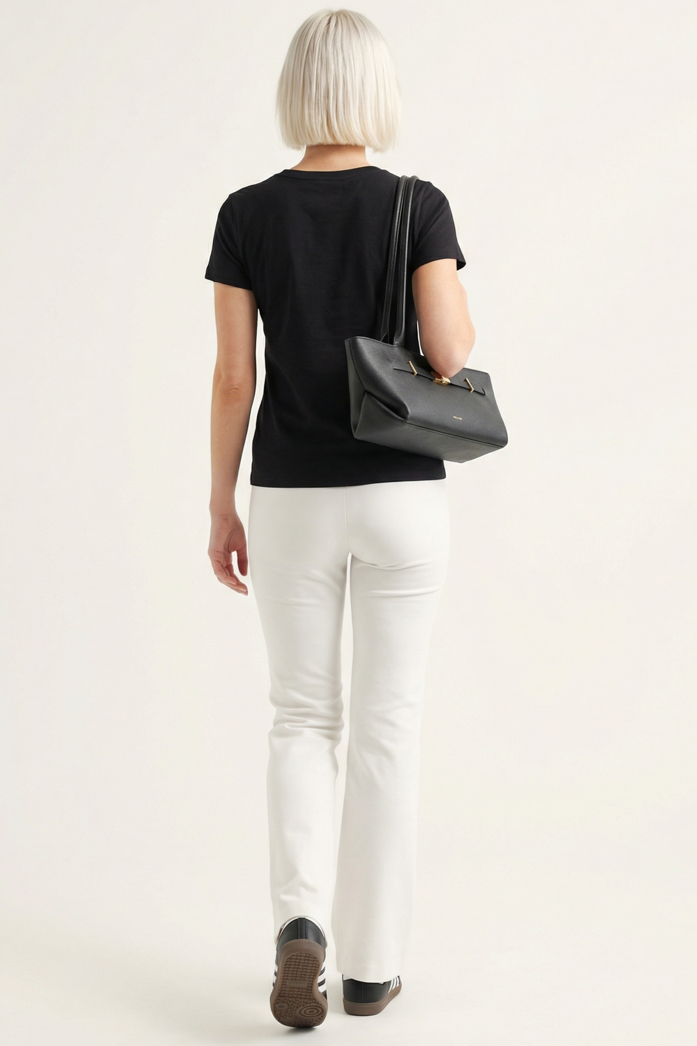 Camiseta negra basica con escote collar y manga corta Lolitas&L