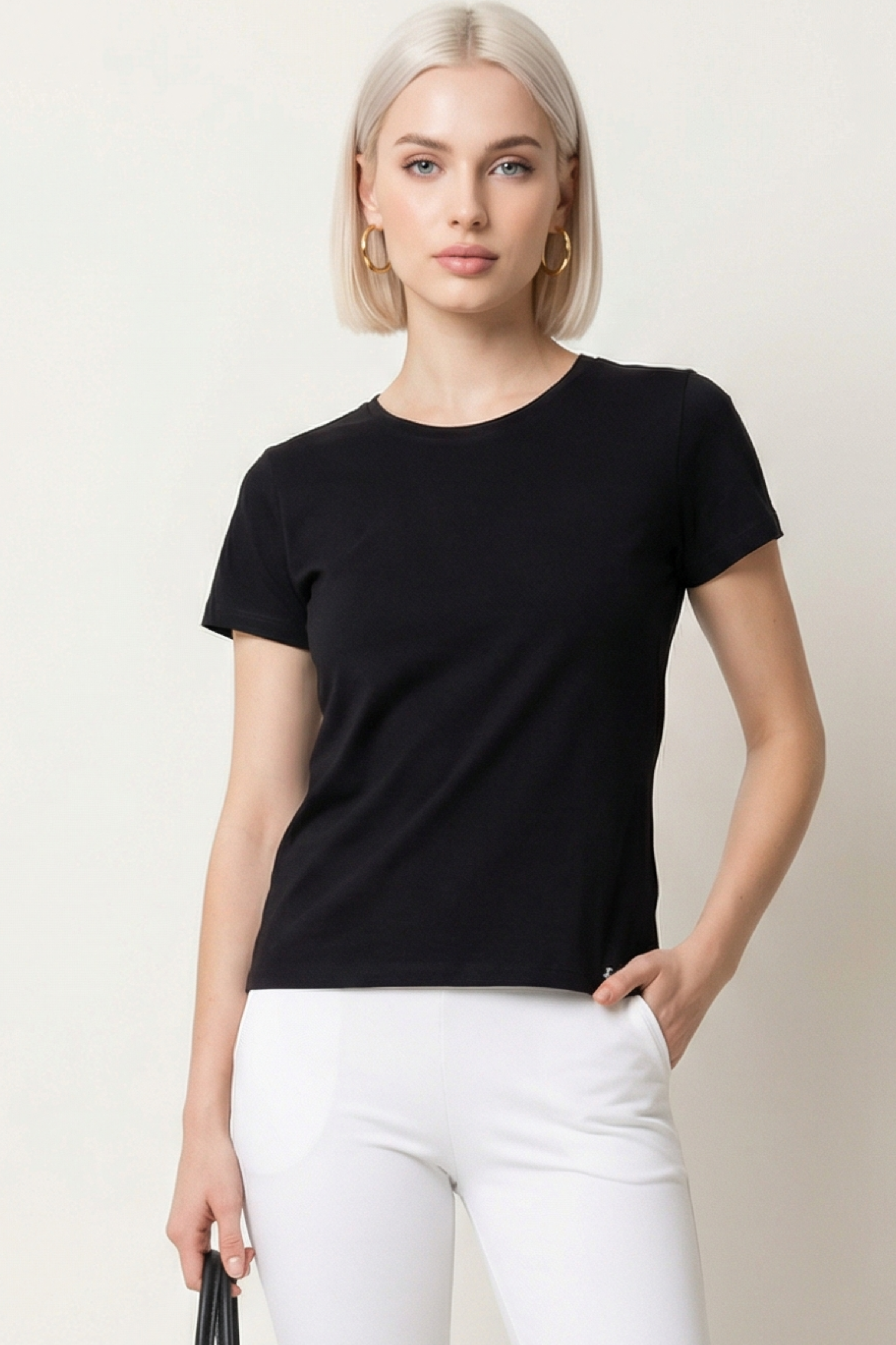 Camiseta negra basica con escote collar y manga corta Lolitas&L