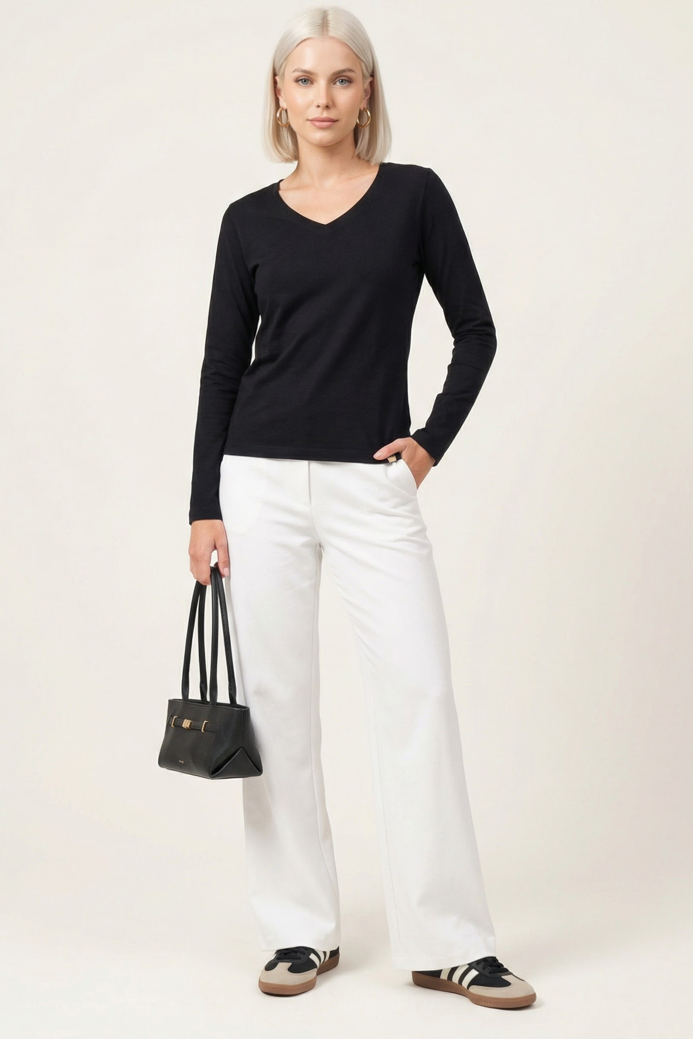 Camiseta negra basica con escote pico y manga larga Lolitas&L