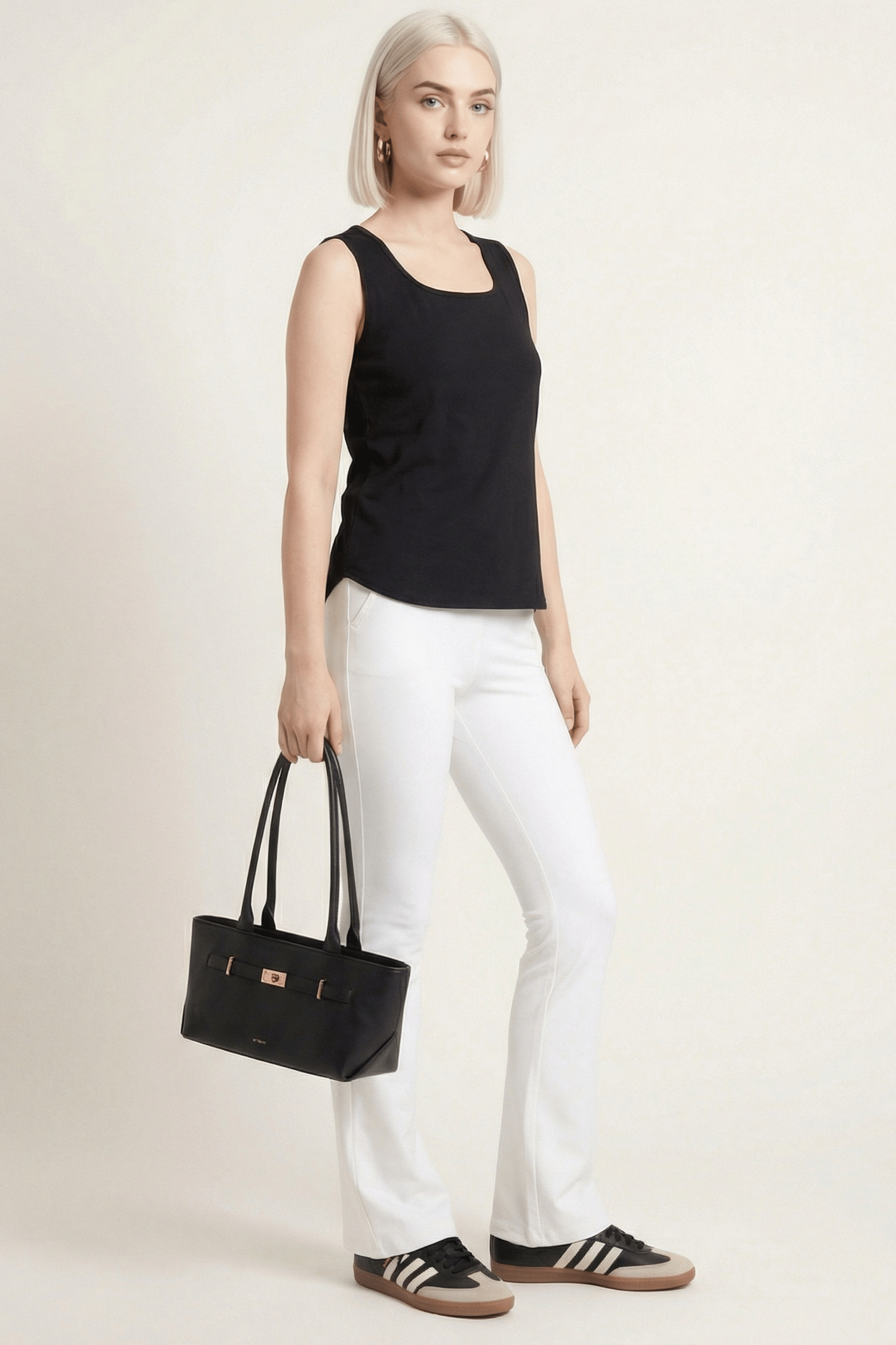 Camiseta negra basica tirantes con escote cuadrado Lolitas&L - lolitasyl.com