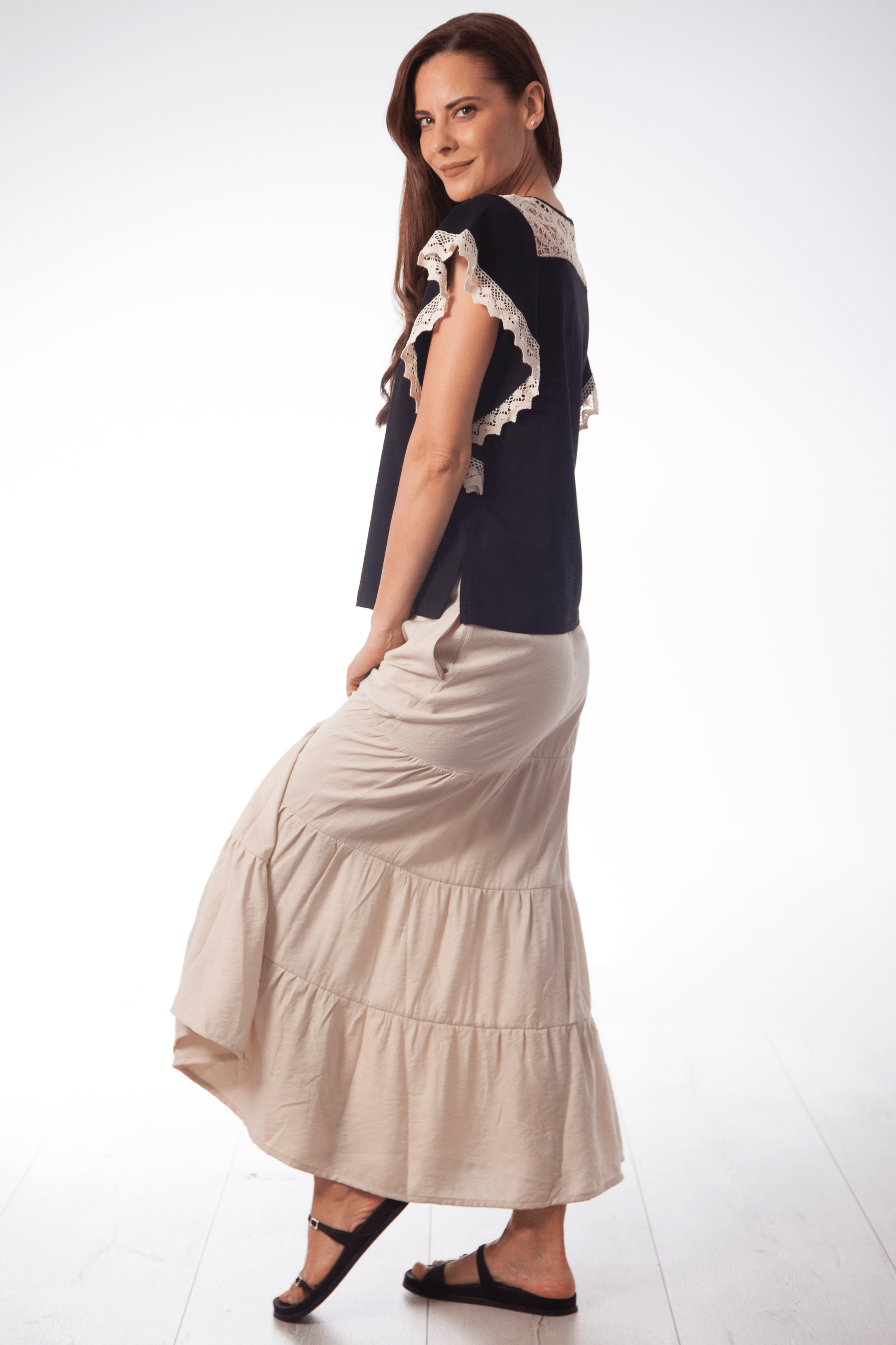 Camiseta negra bordado grogre en delantero y mangas Lolitas&L - lolitasyl.com