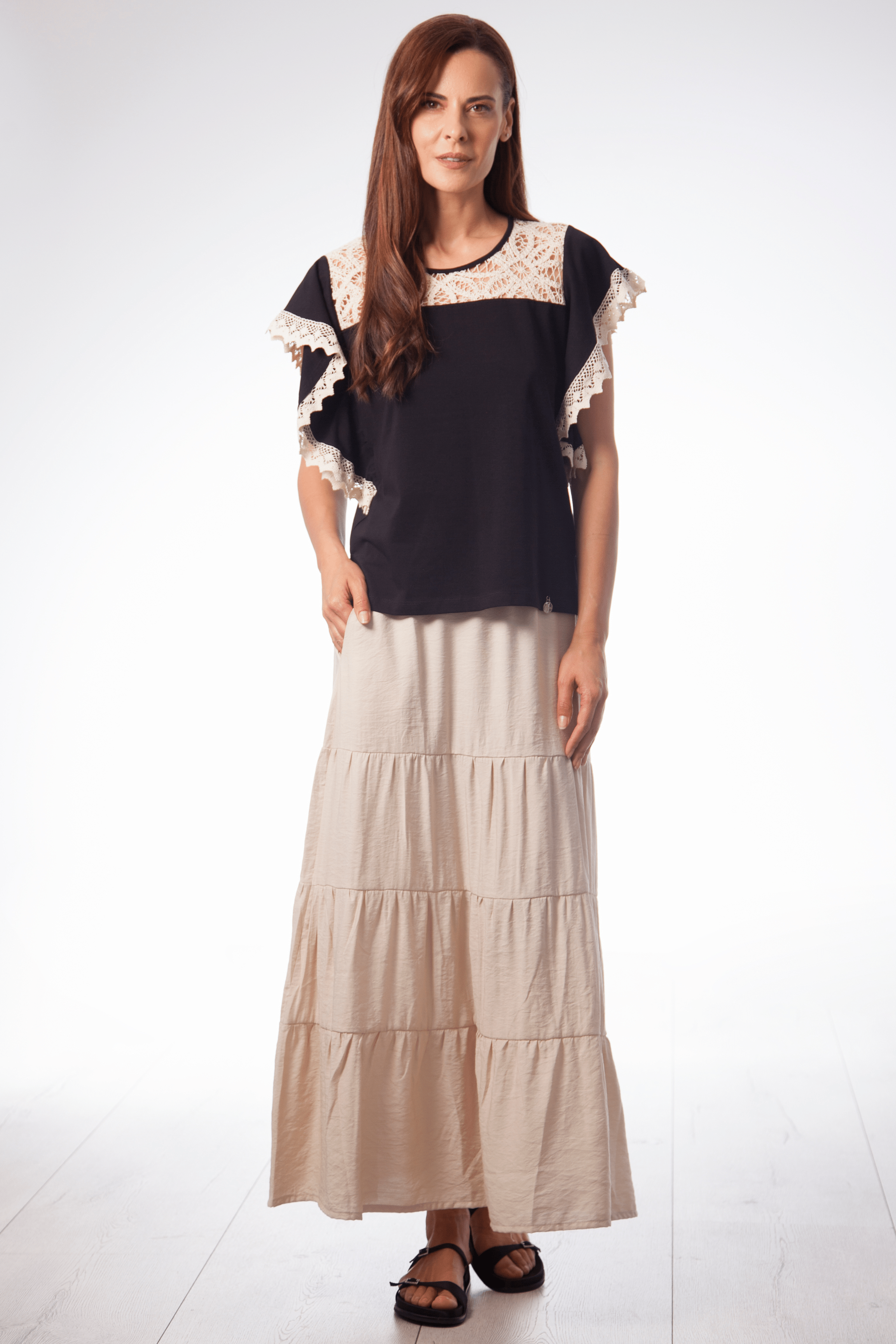 Camiseta negra bordado grogre en delantero y mangas Lolitas&L - lolitasyl.com