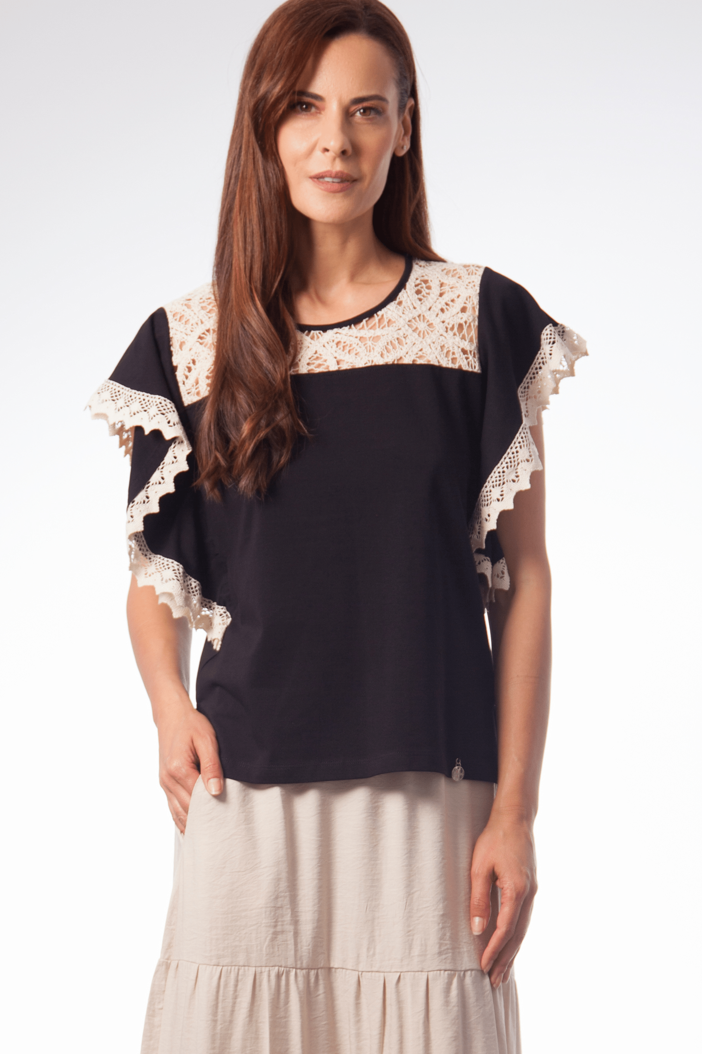 Camiseta negra bordado grogre en delantero y mangas Lolitas&L - lolitasyl.com