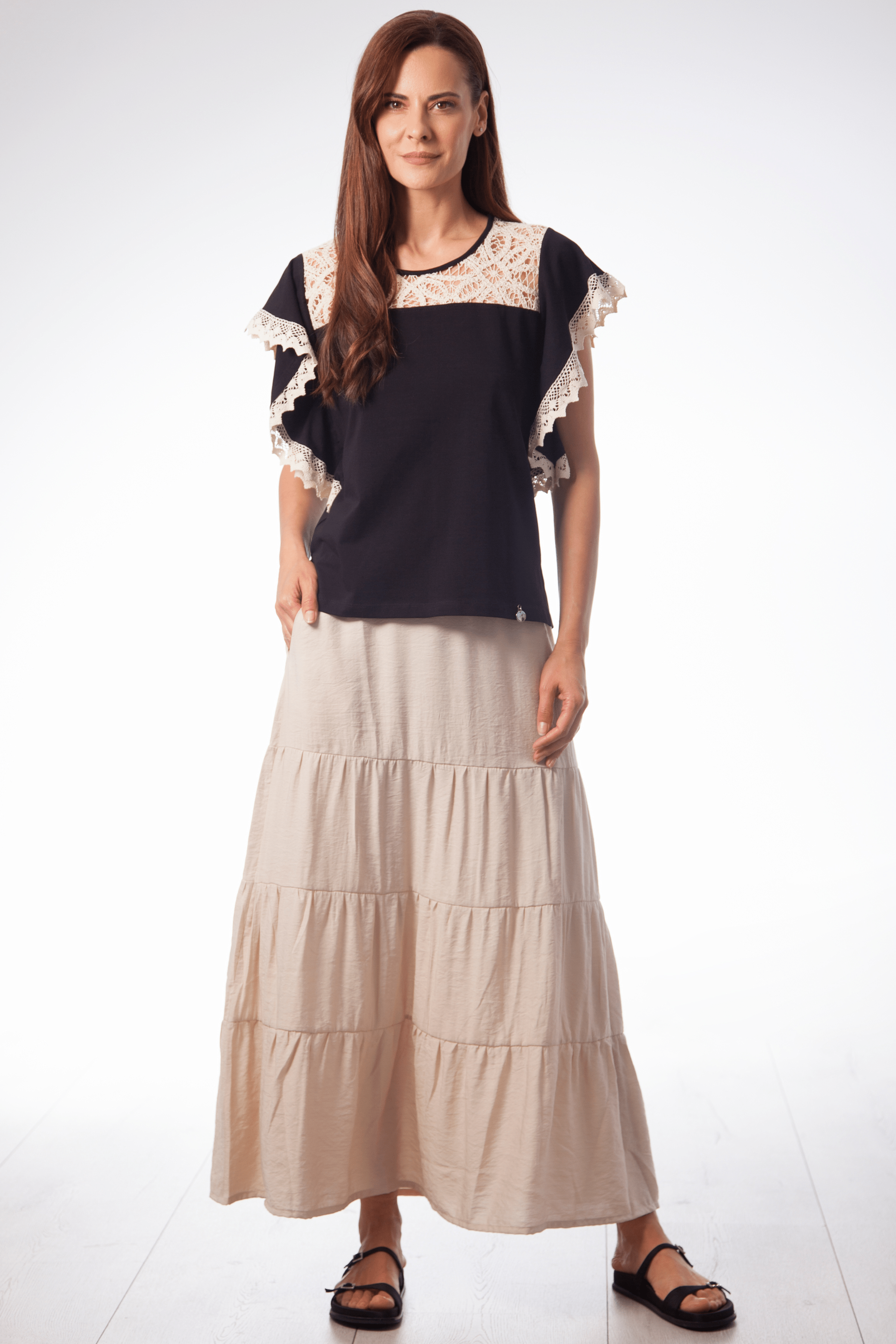 Camiseta negra bordado grogre en delantero y mangas Lolitas&L - lolitasyl.com