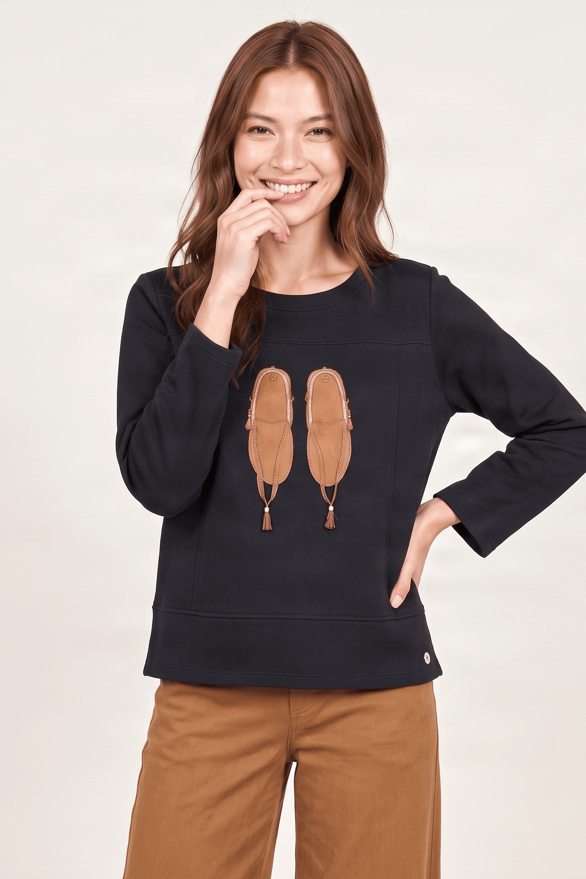 Camiseta negra bordado zapatillas indias cuero Lolitas&L - lolitasyl.com
