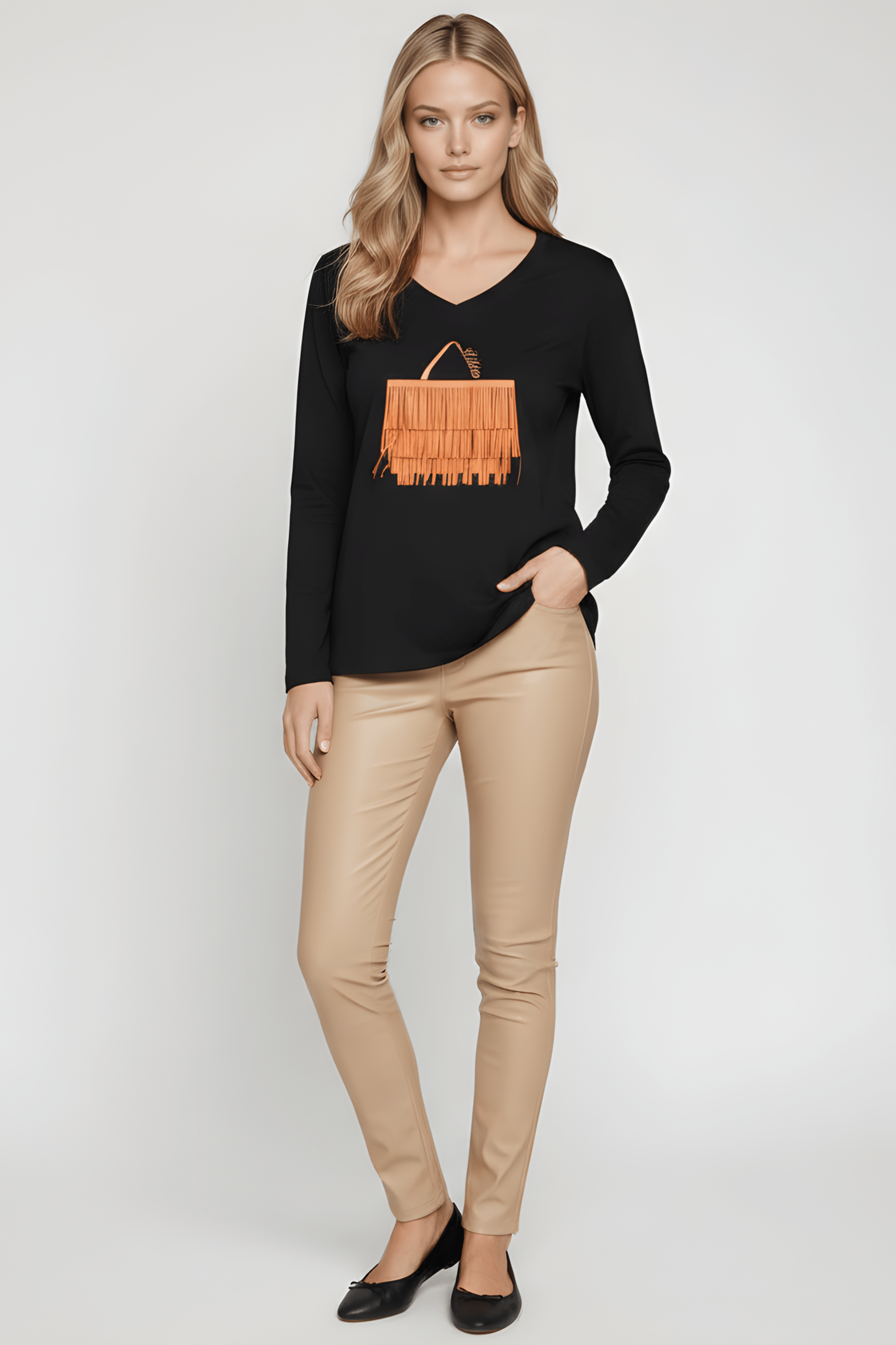 Camiseta negra con bolsito de flecos marron manga larga Lolitas&L - lolitasyl.com