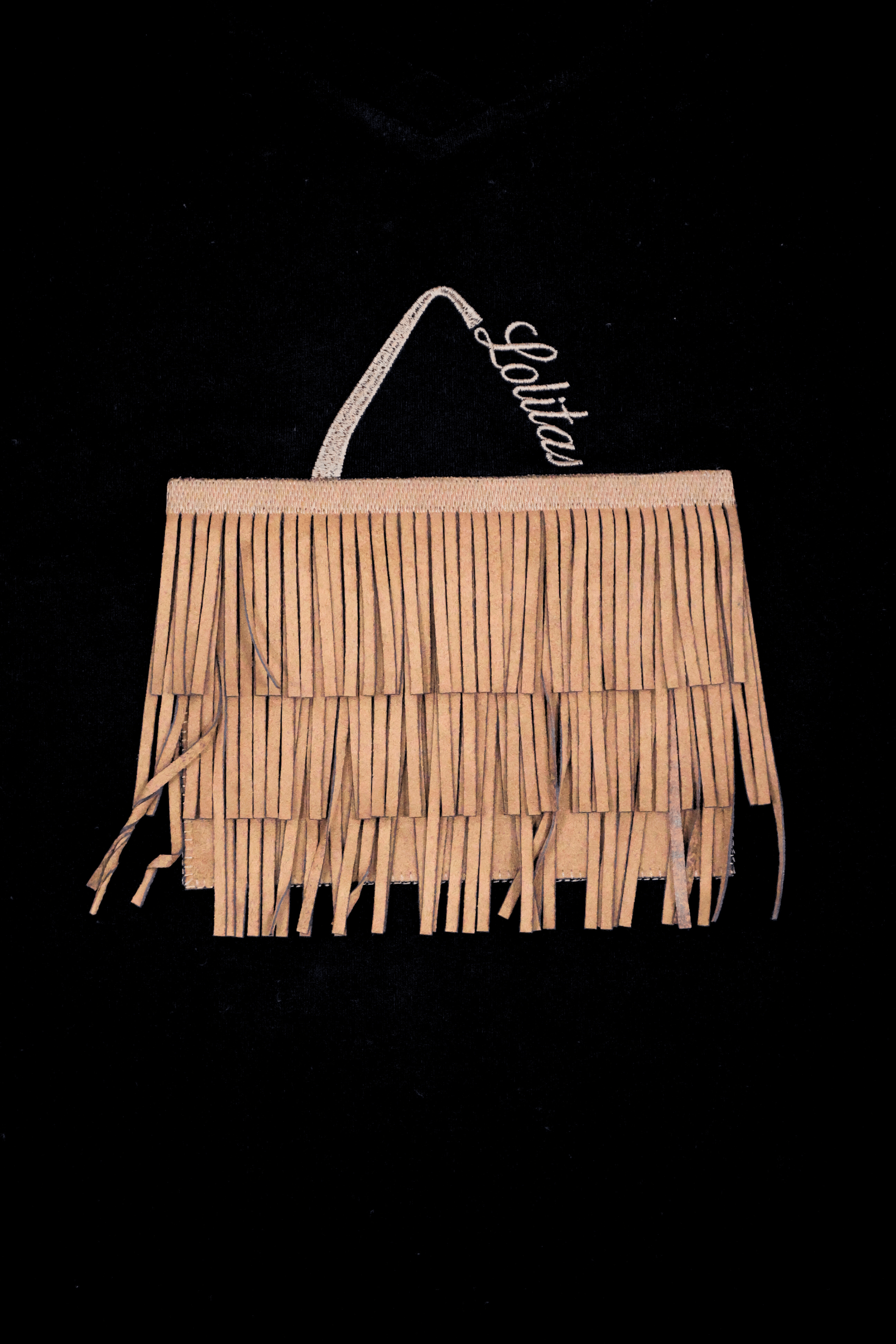 Camiseta negra con bolsito de flecos marron manga larga Lolitas&L - lolitasyl.com