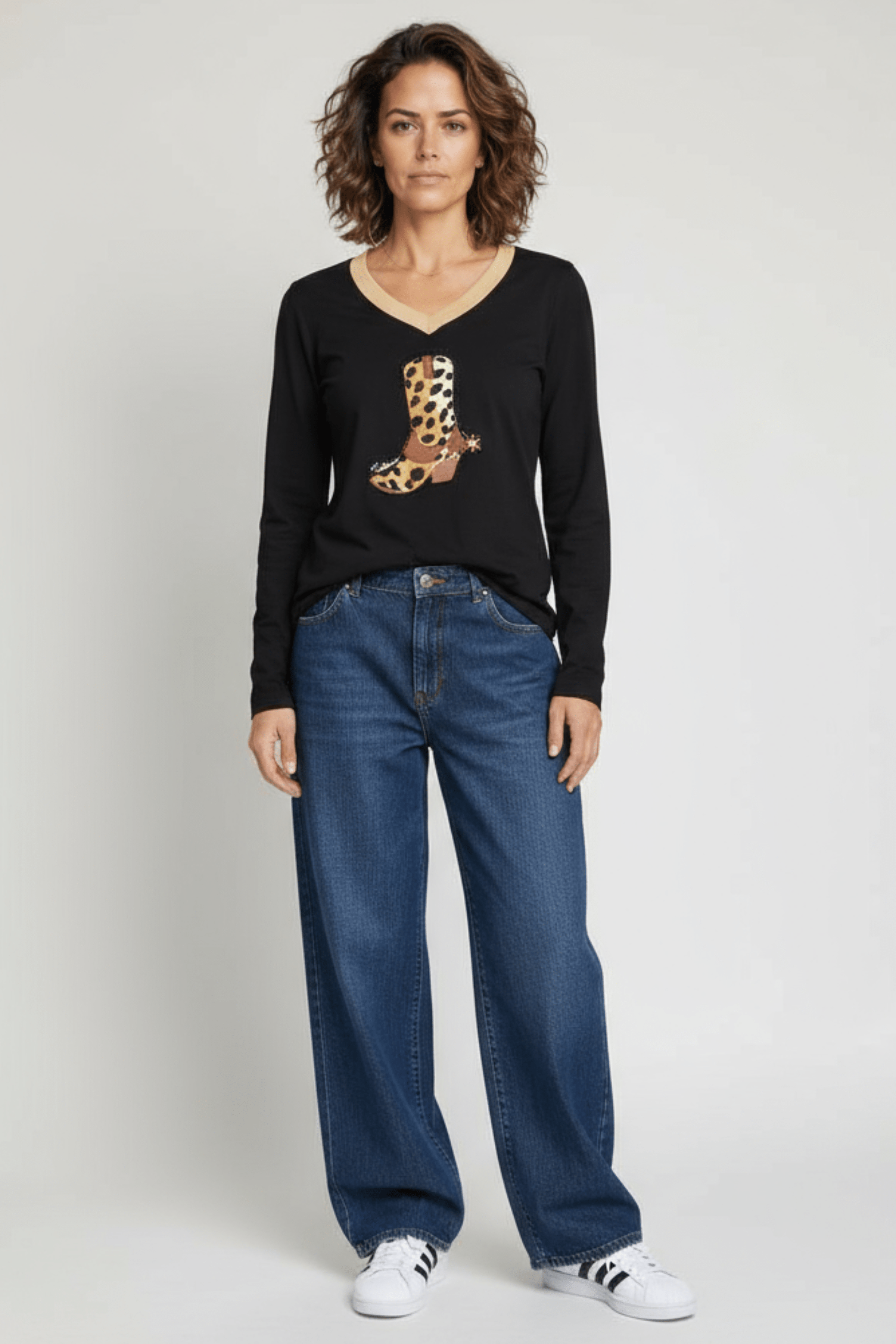 Camiseta negra con bordado bota cowoy manga larga Lolitas&L - lolitasyl.com