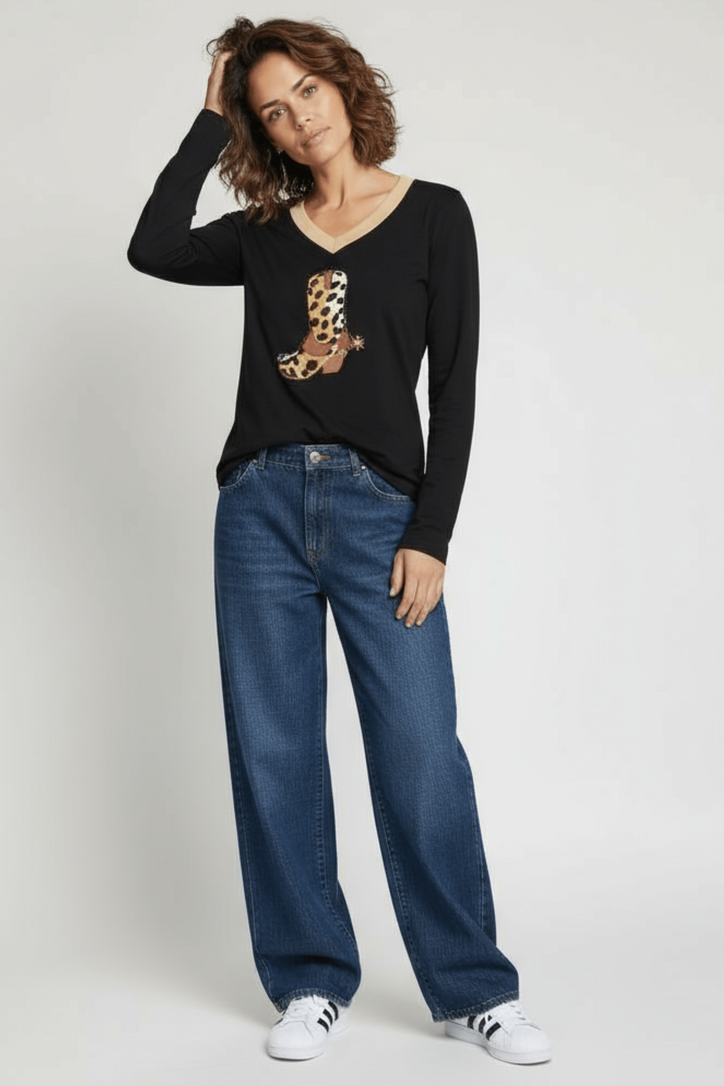 Camiseta negra con bordado bota cowoy manga larga Lolitas&L - lolitasyl.com