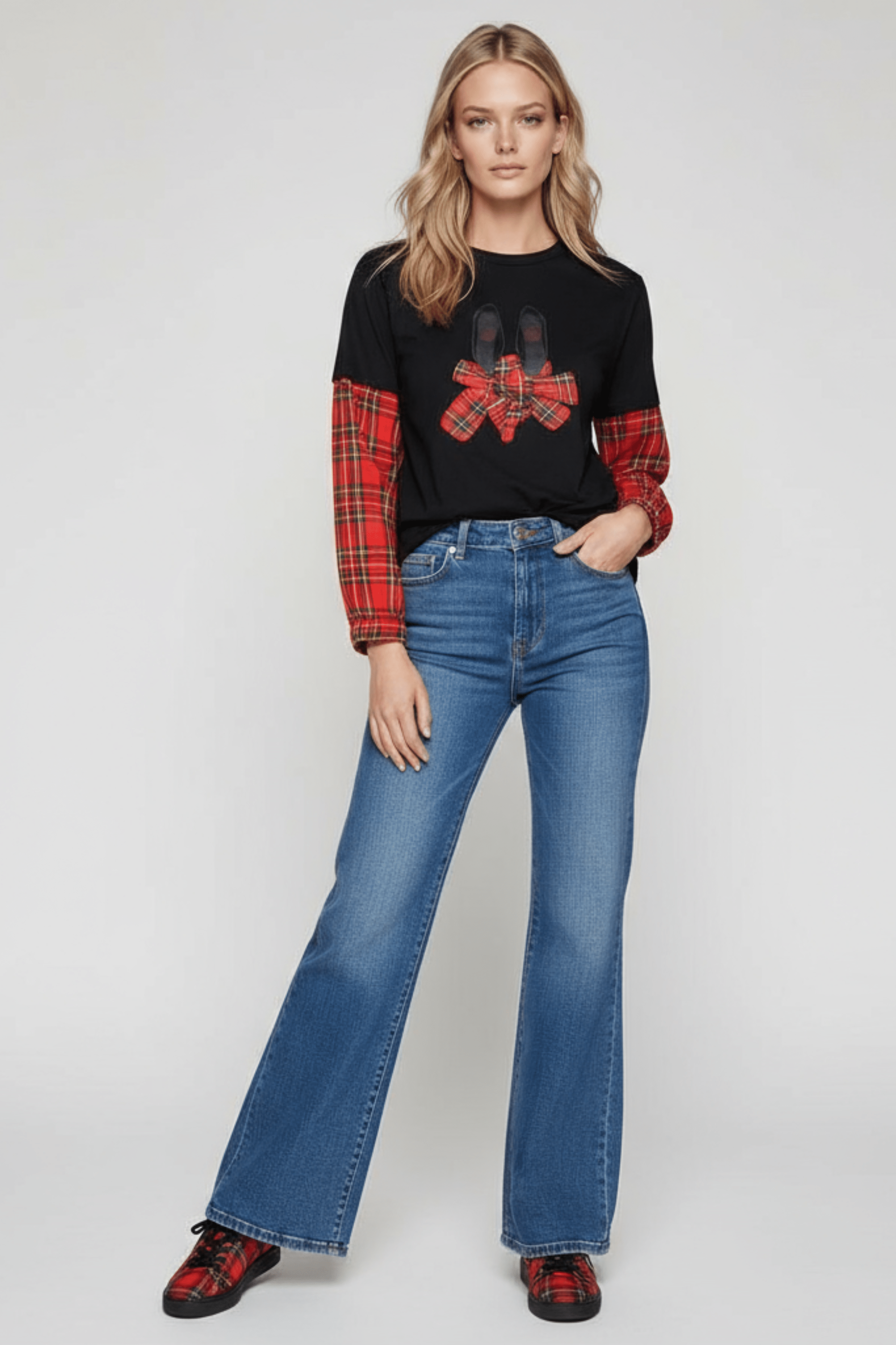 Camiseta negra con cuadro escoces rojo bordado zapatillas Lolitas&L - lolitasyl.com