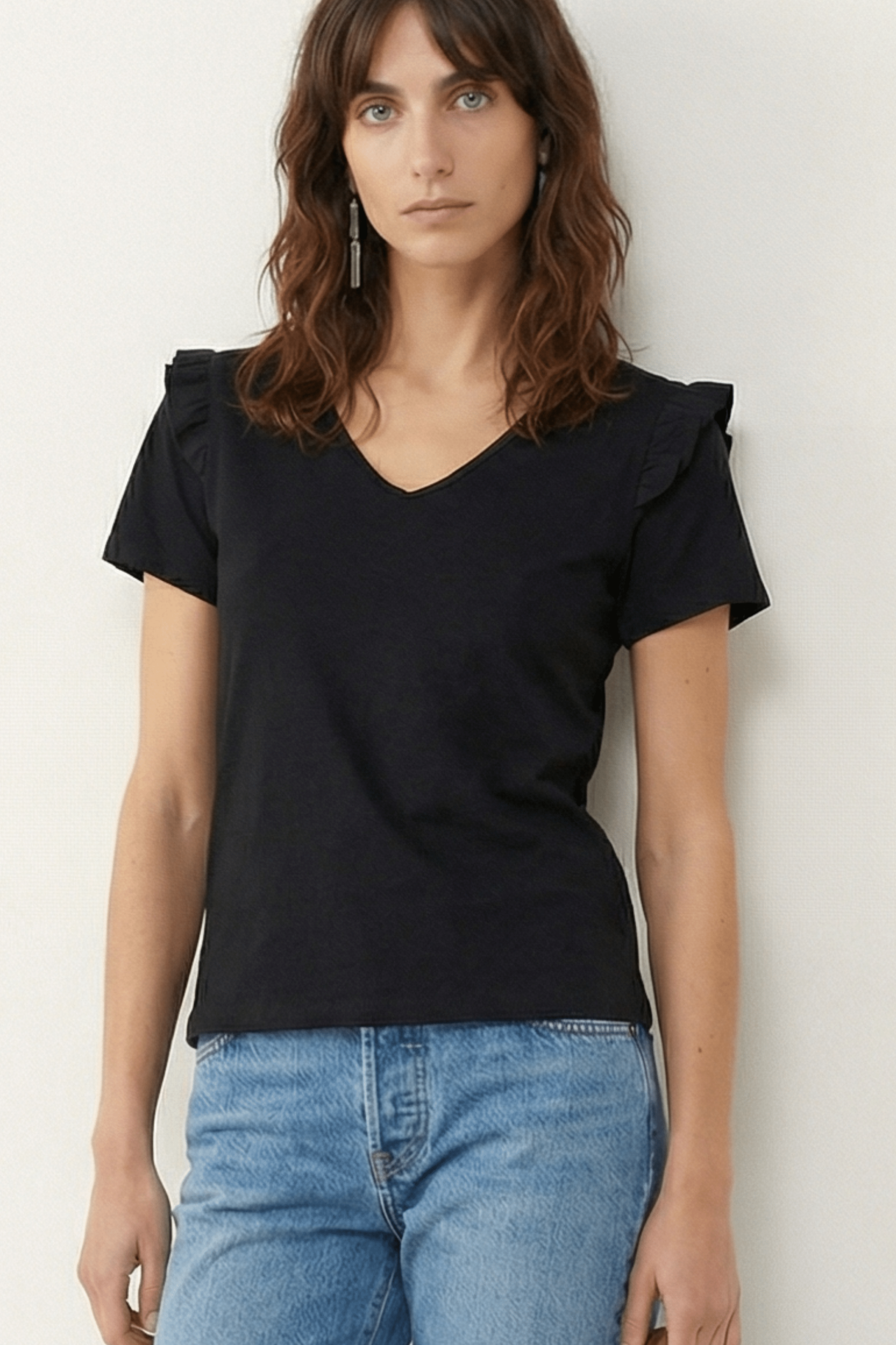 Camiseta negra con volante en hombros Lolitas&L - lolitasyl.com