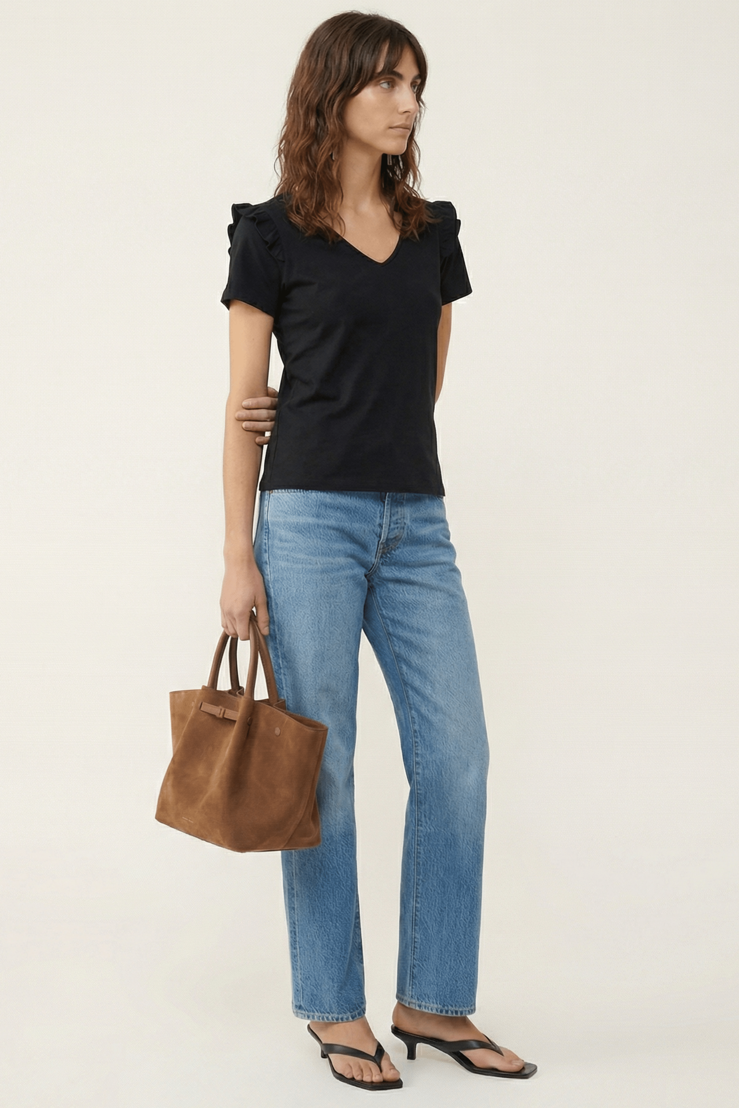 Camiseta negra con volante en hombros Lolitas&L - lolitasyl.com