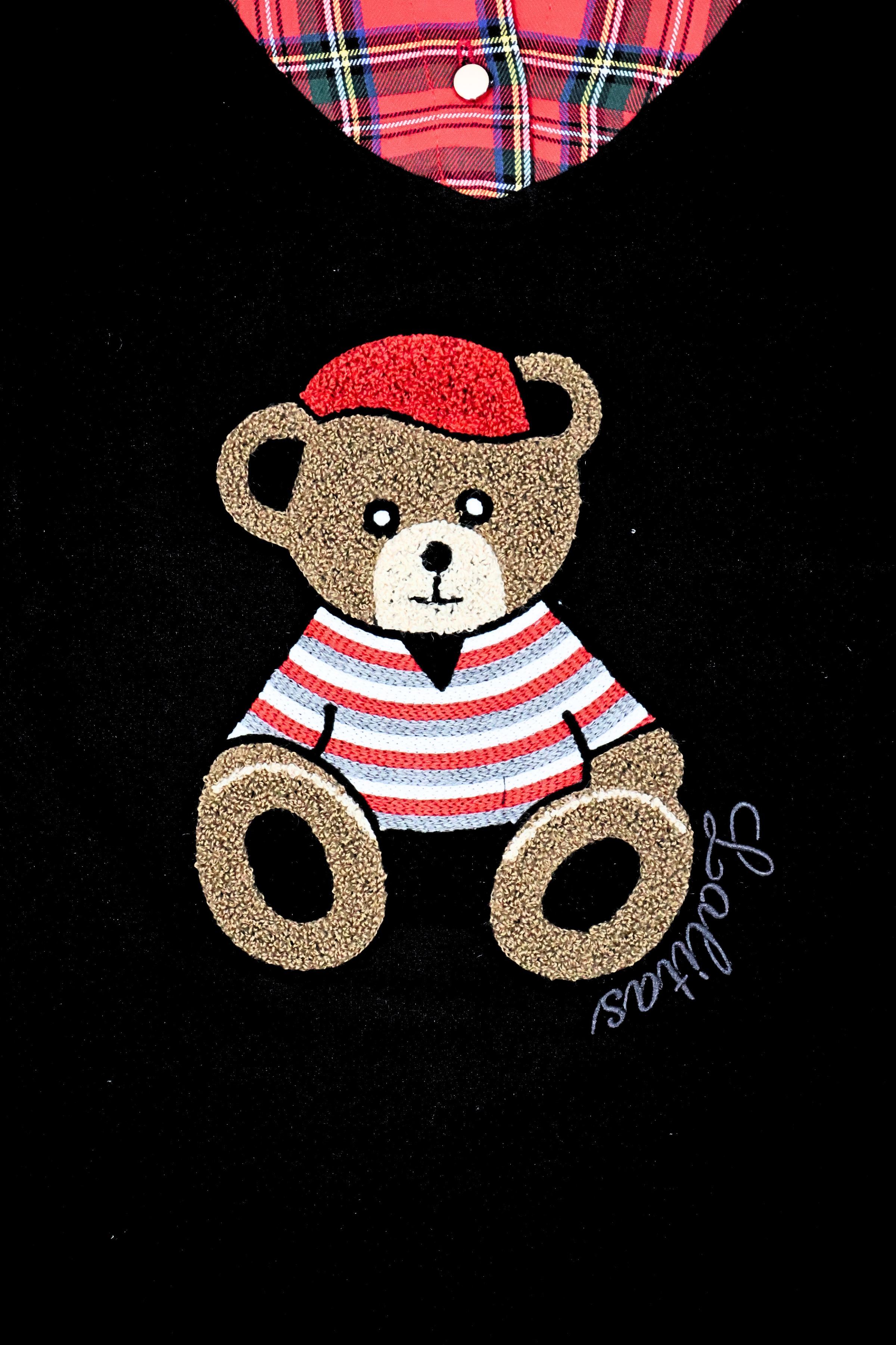 Camiseta negra con cuadro escoces verde y bordado osito Lolitas&L