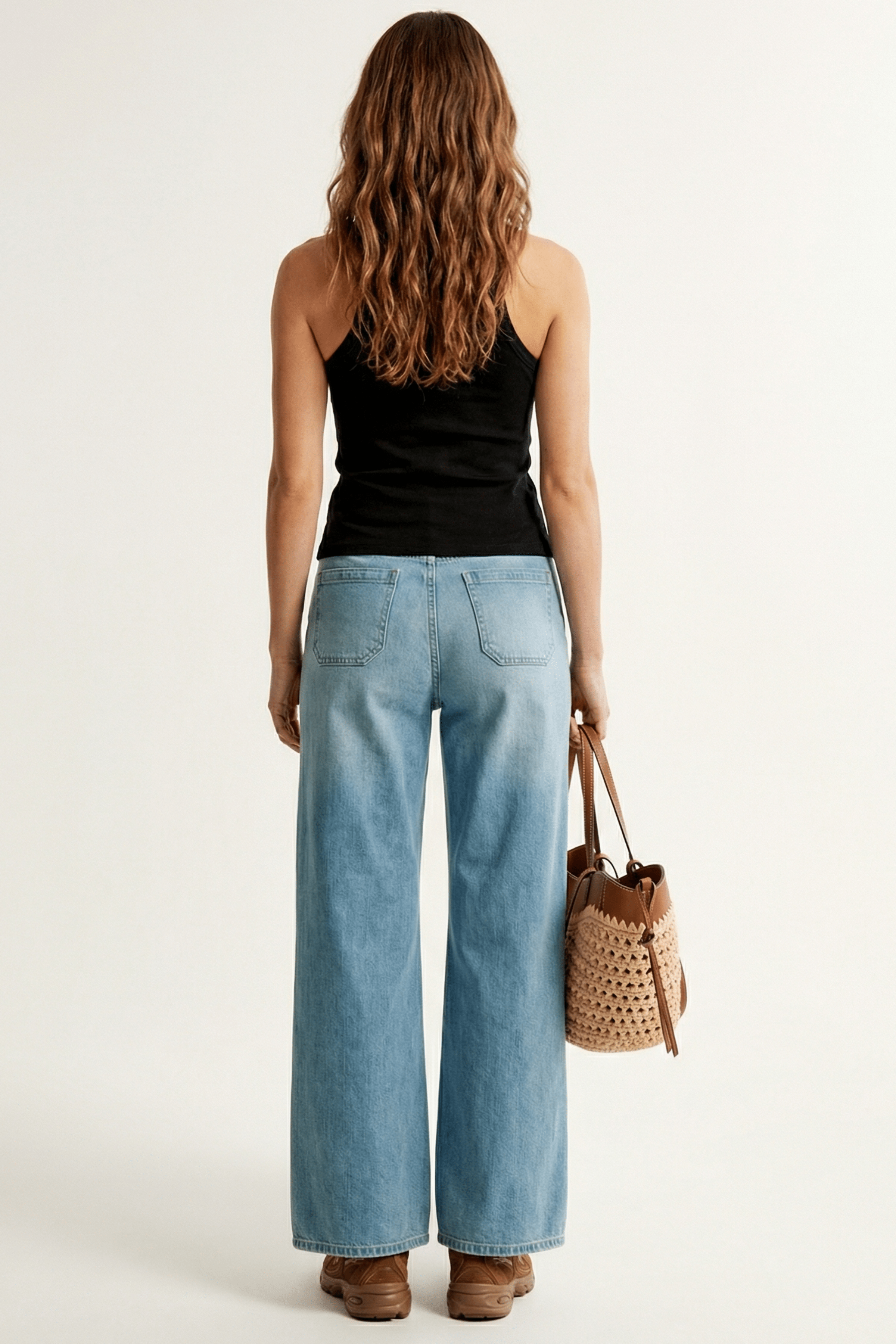 Camiseta negra de tirantes con aplicacion en flor Lolitas&L - lolitasyl.com