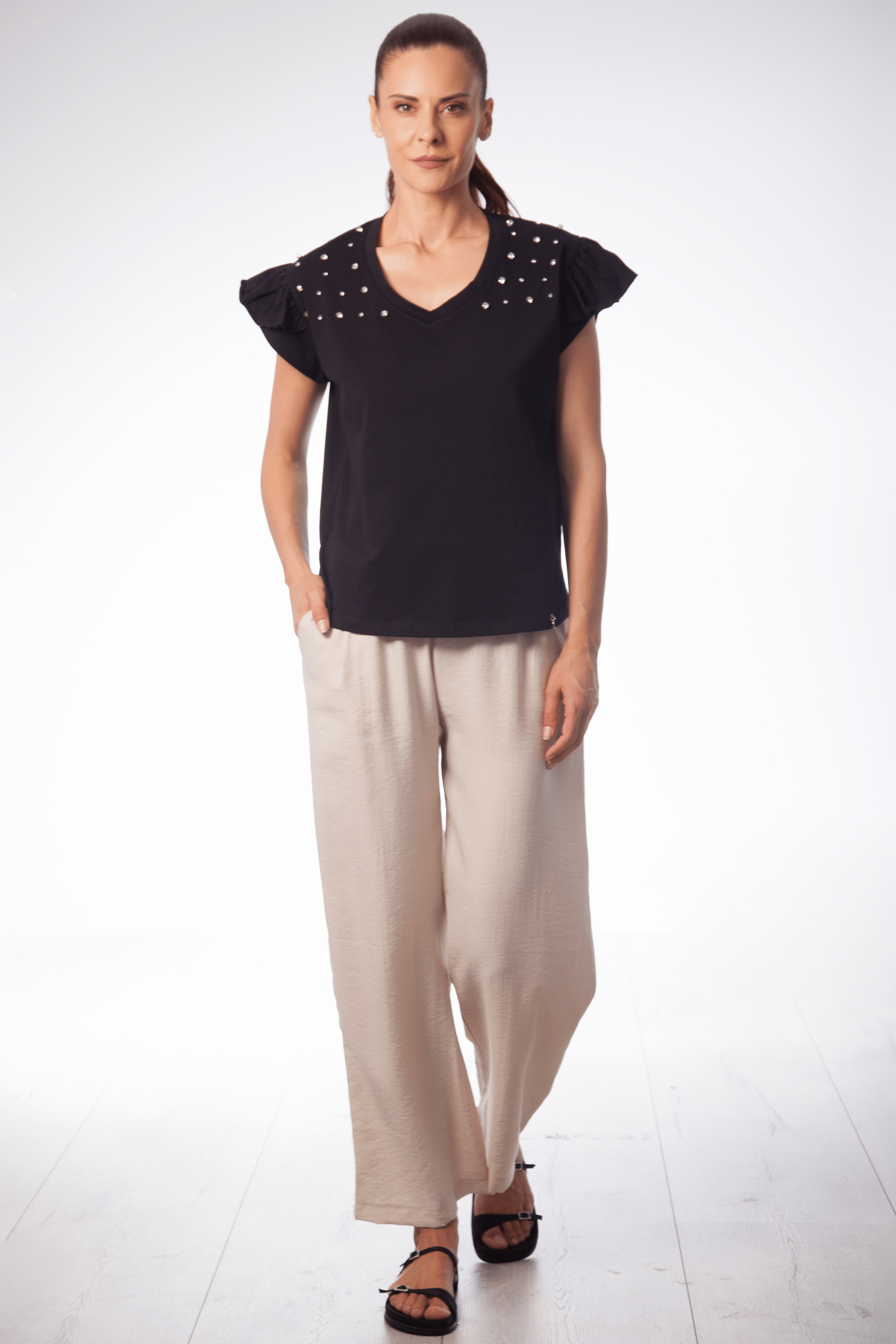 Camiseta negra detalle strass en hombros Lolitas&L - lolitasyl.com