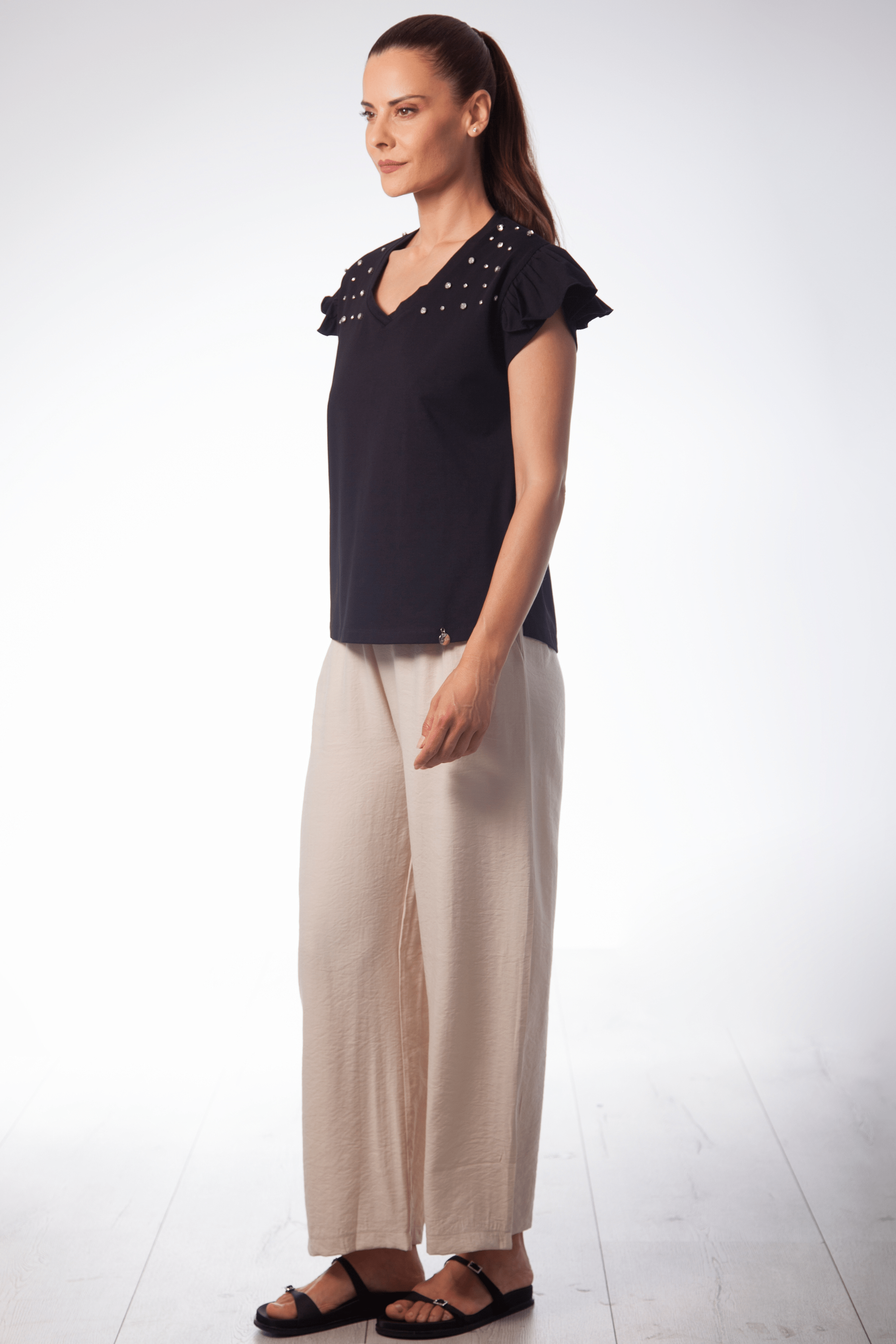 Camiseta negra detalle strass en hombros Lolitas&L - lolitasyl.com