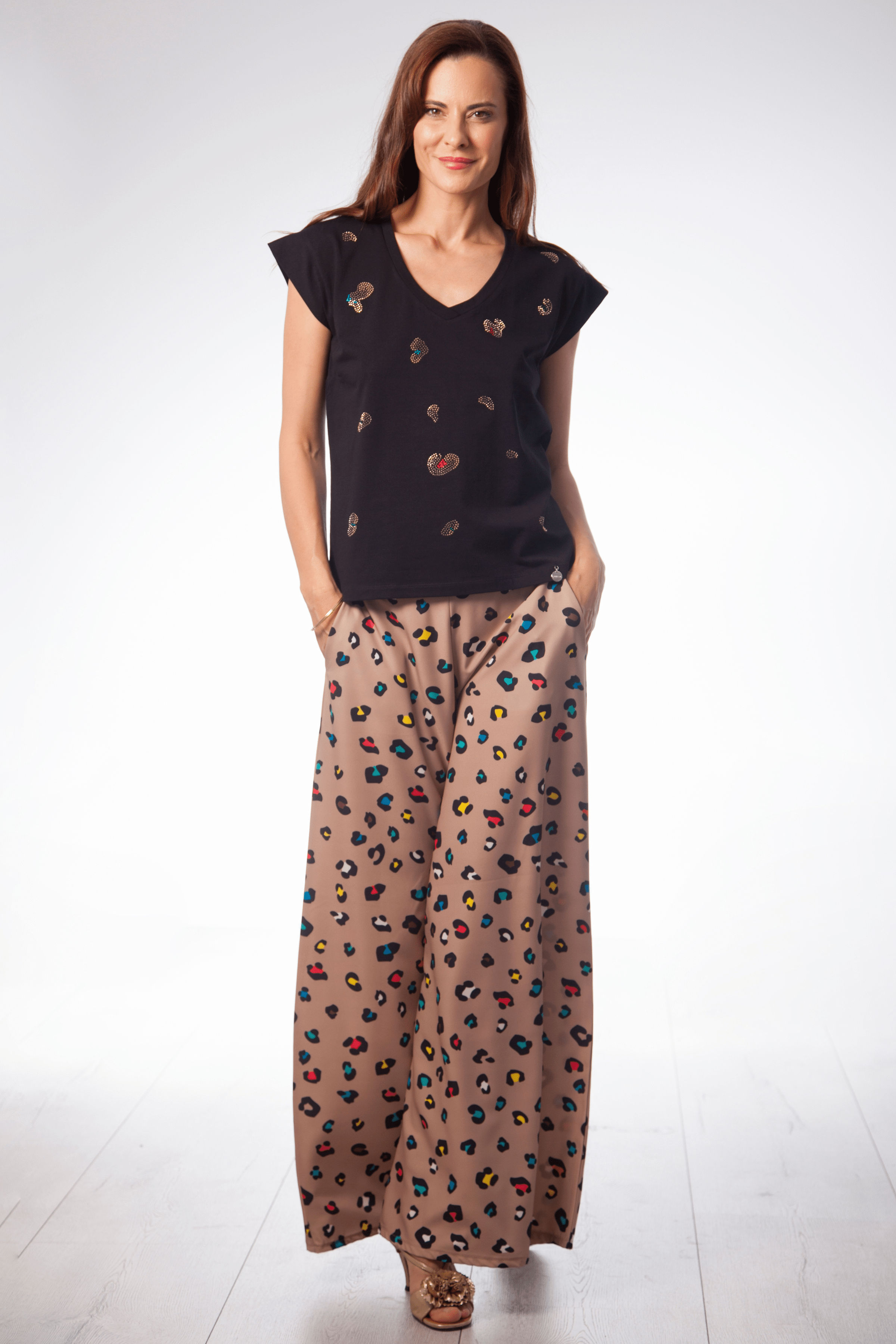 Camiseta negra detalles de strass dorados Lolitas&L - lolitasyl.com