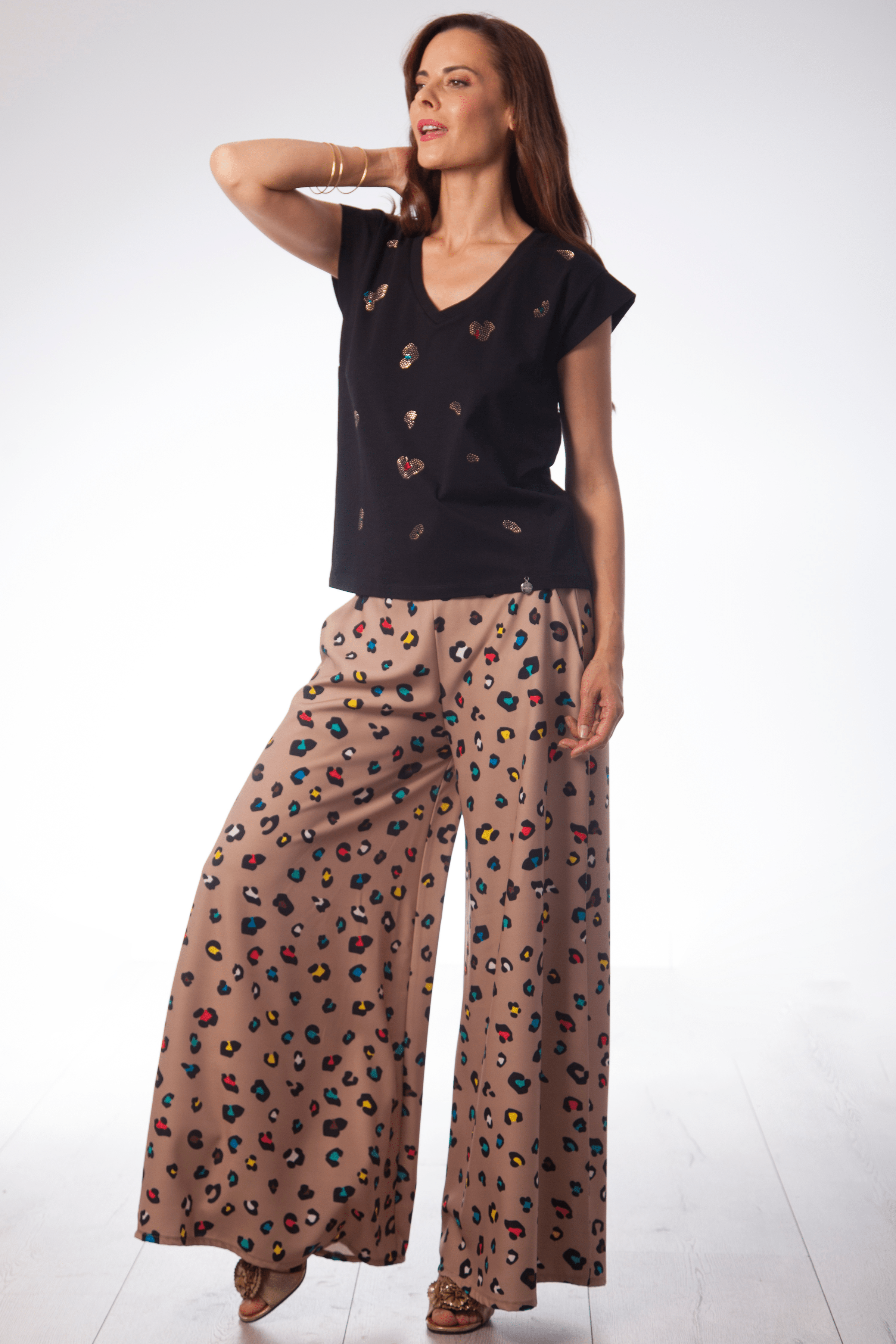 Camiseta negra detalles de strass dorados Lolitas&L - lolitasyl.com