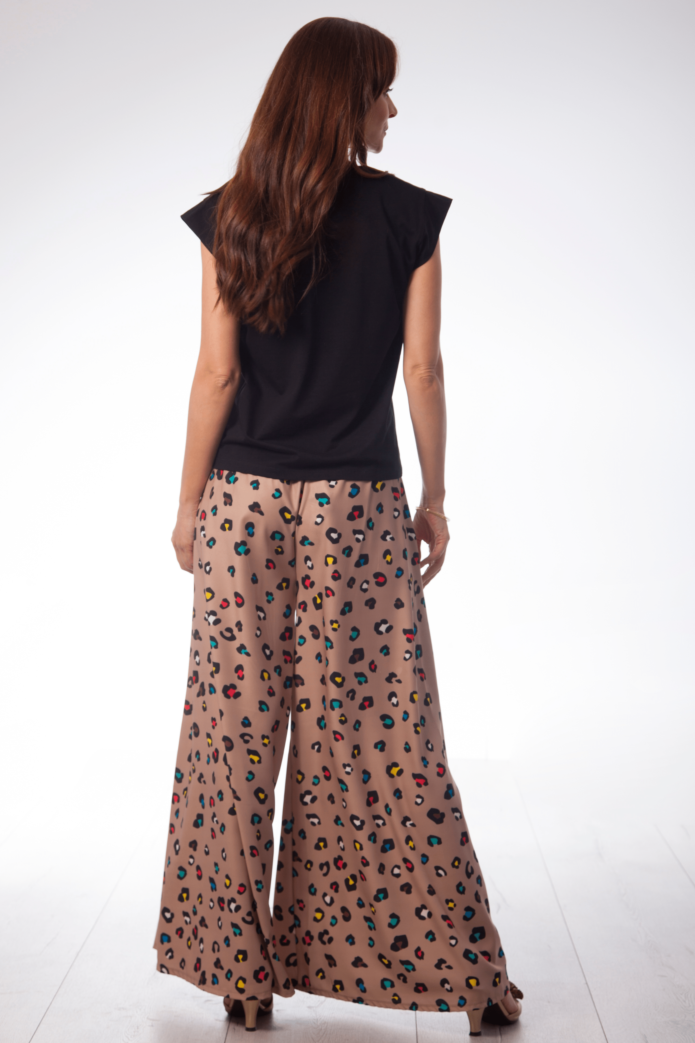 Camiseta negra detalles de strass dorados Lolitas&L - lolitasyl.com