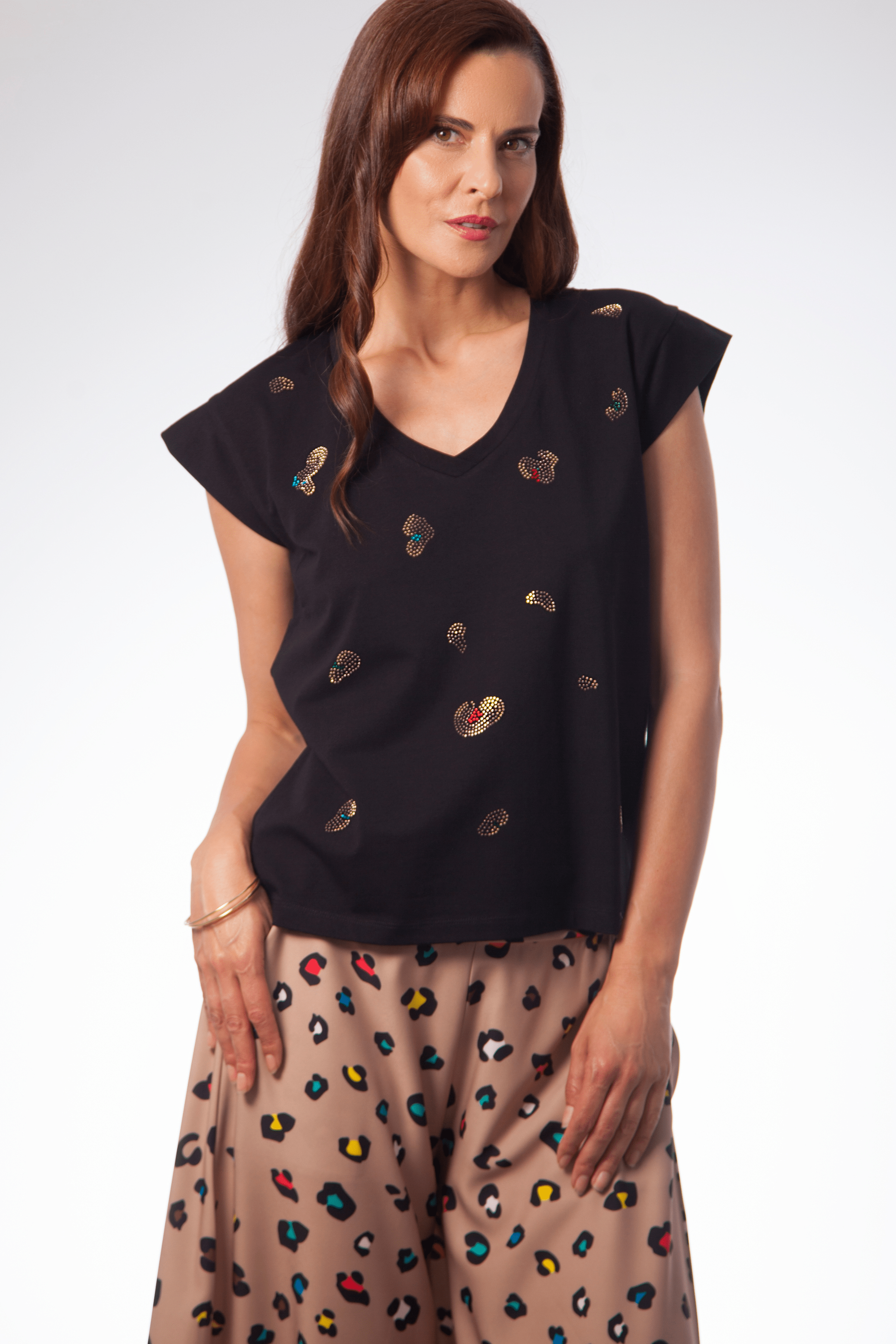 Camiseta negra detalles de strass dorados Lolitas&L - lolitasyl.com