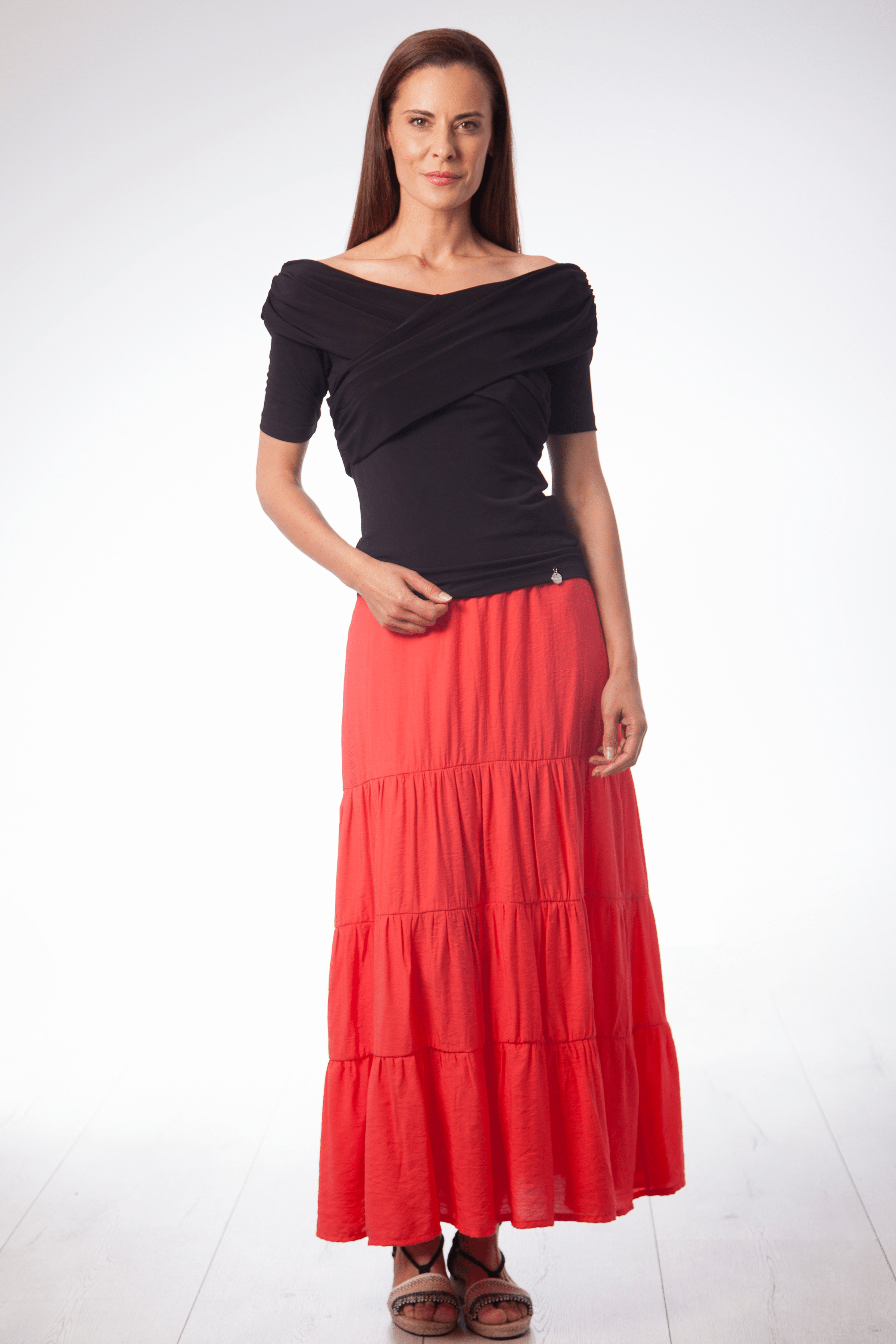 Camiseta negra escote barco cruzada Lolitas&L - lolitasyl.com