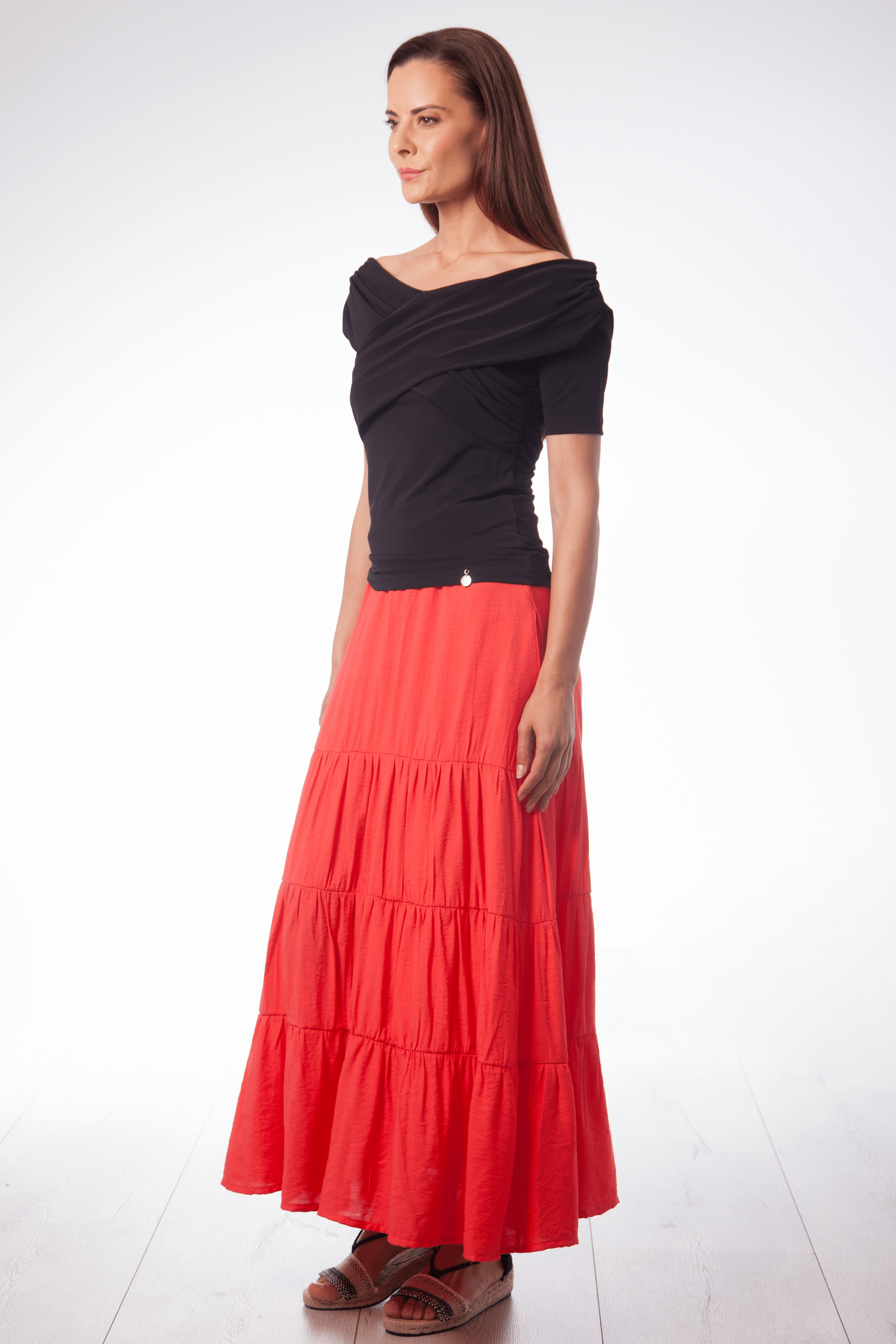 Camiseta negra escote barco cruzada Lolitas&L - lolitasyl.com