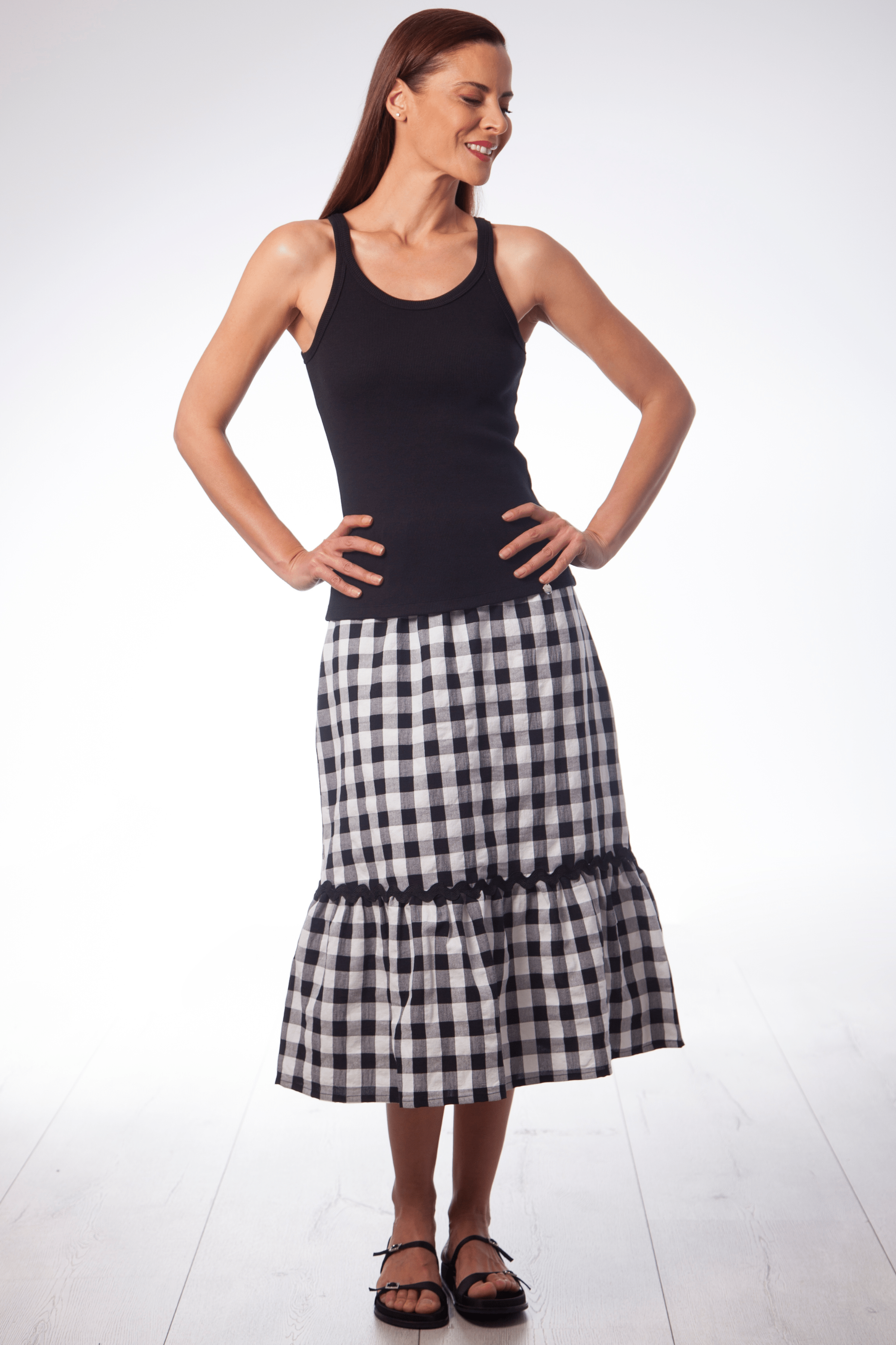 Camiseta negra tirantes abertura en espalda Lolitas&L - lolitasyl.com