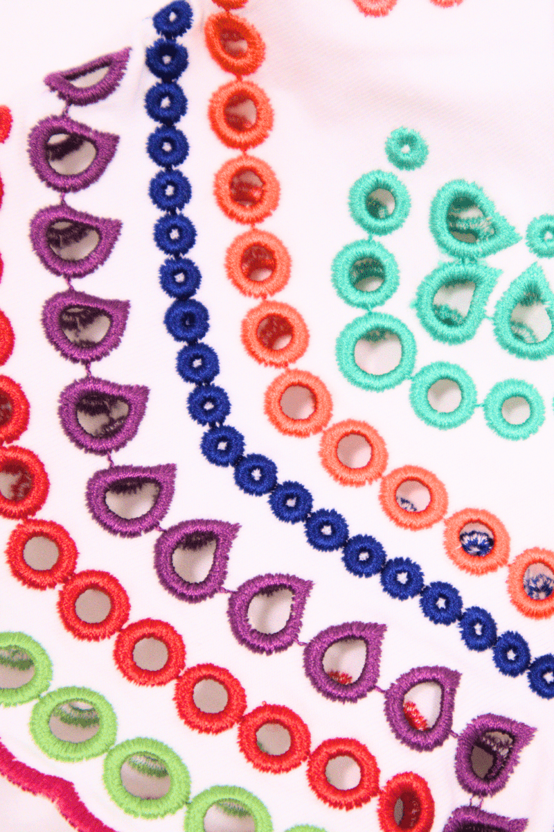 Camiseta Preloved blanca bordado multicolor en mangas Lolitas&L - lolitasyl.com