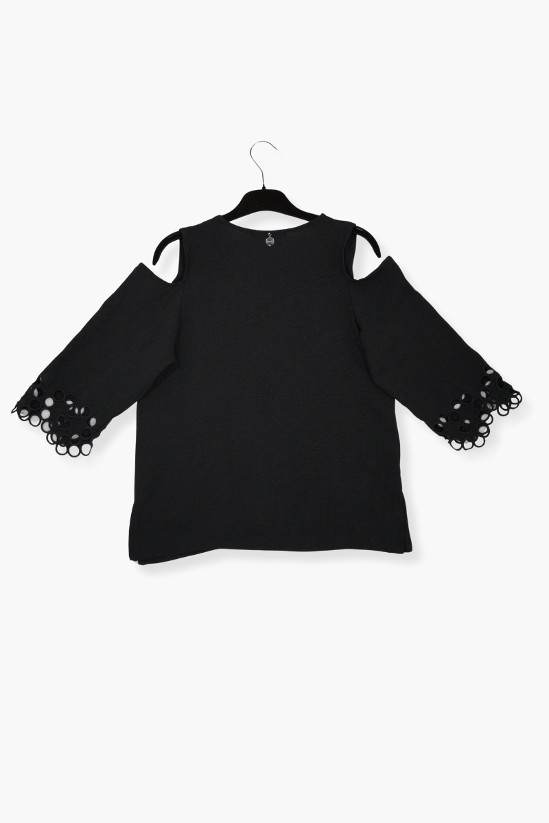 Camiseta Preloved negra con el hombro descubierto y bordada Lolitas&L - lolitasyl.com