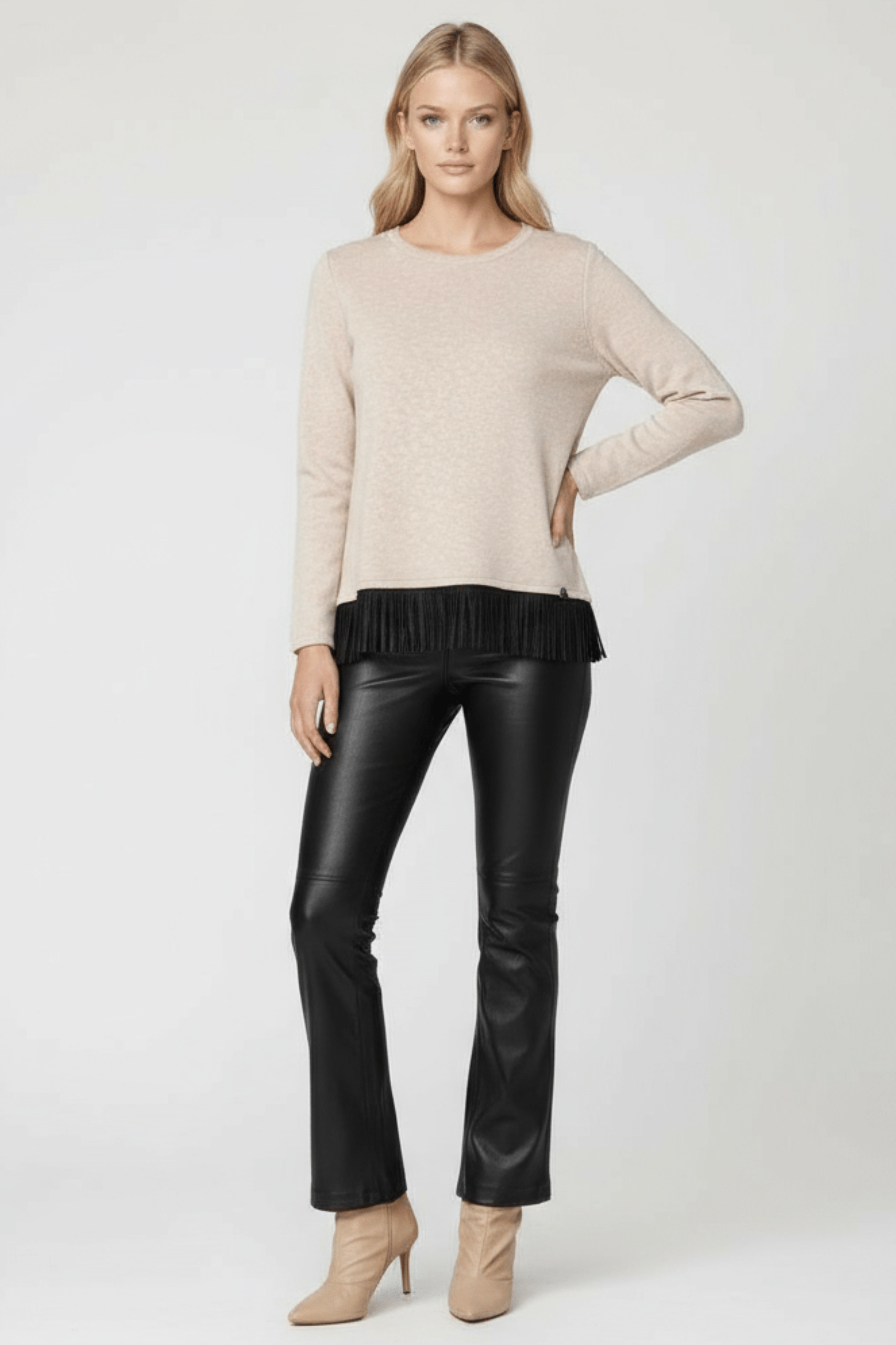 Camiseta punto beige con flecos polipiel Lolitas&L - lolitasyl.com