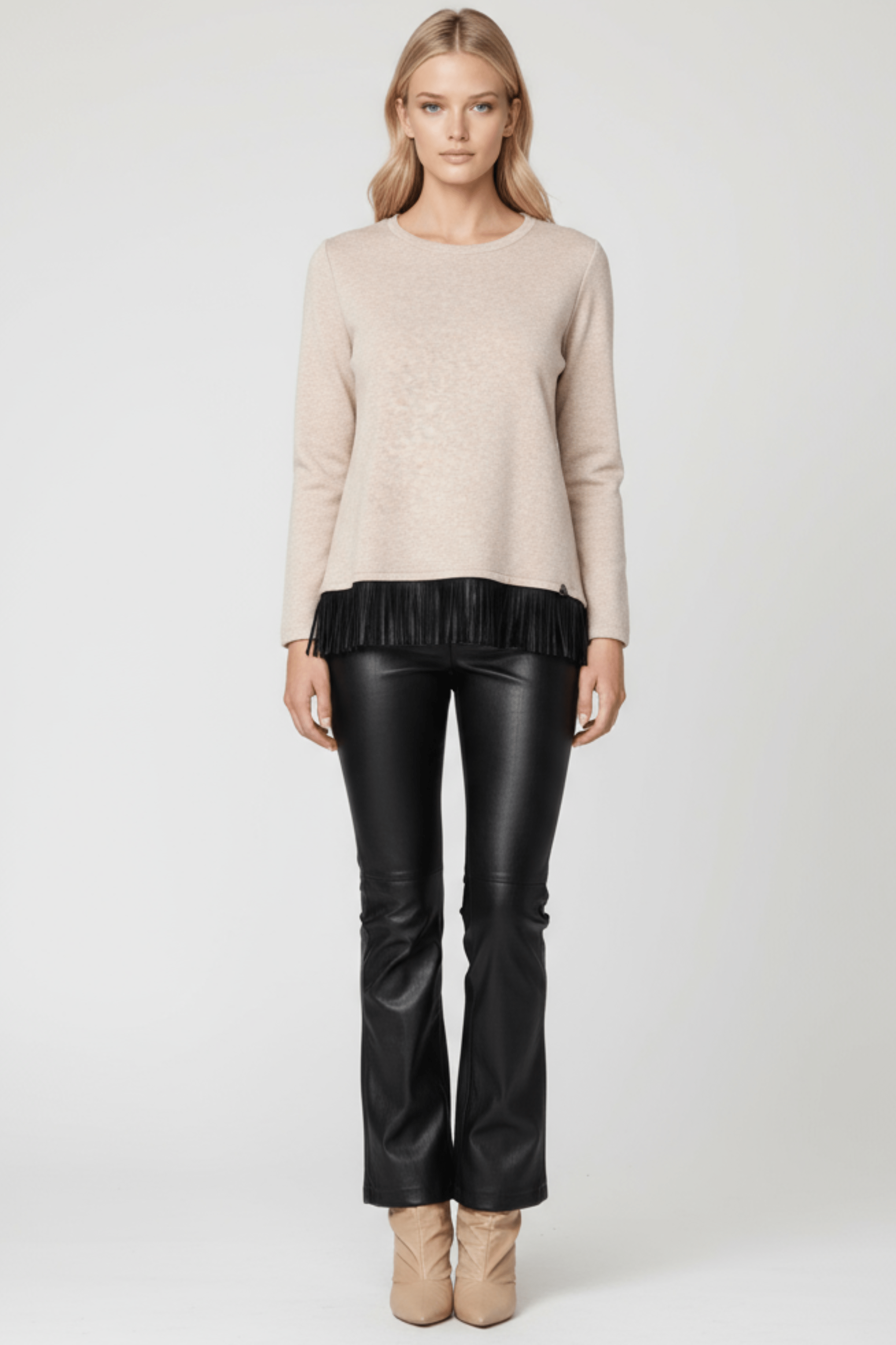 Camiseta punto beige con flecos polipiel Lolitas&L - lolitasyl.com