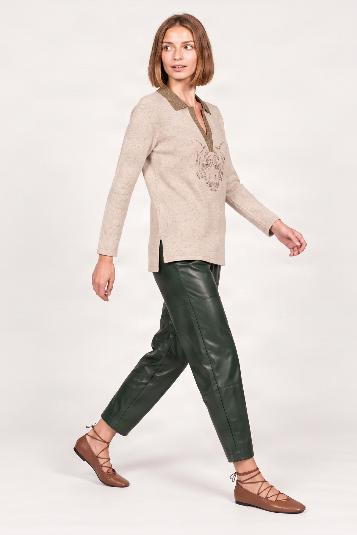 Camiseta de punto beige con leon de strass Lolitas&L