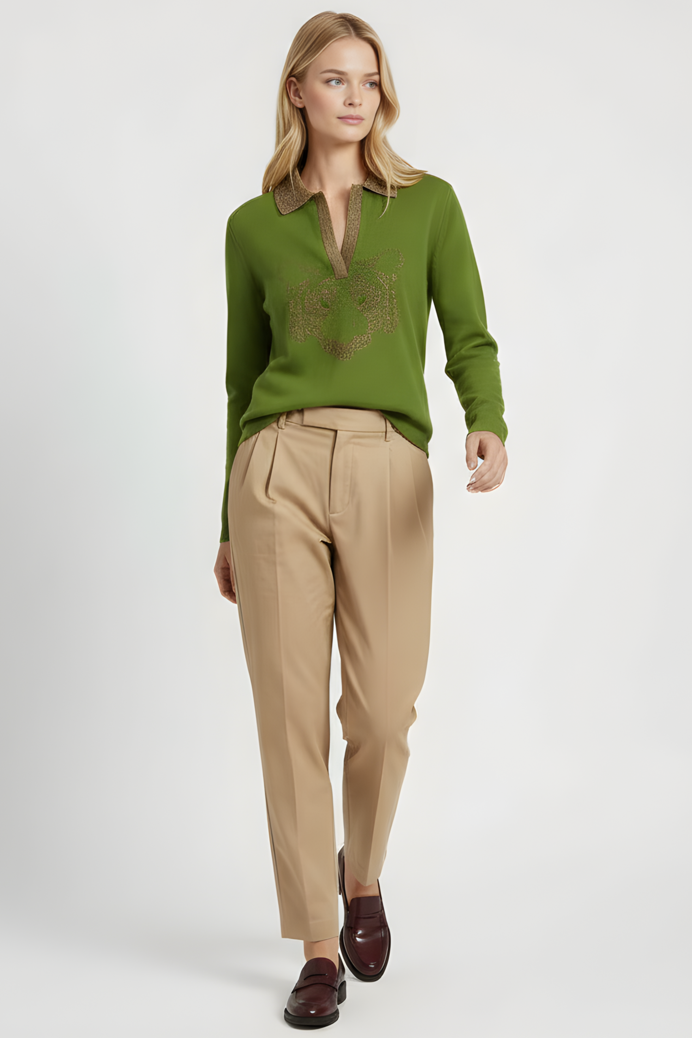 Camiseta de punto verde con leon de strass Lolitas&L