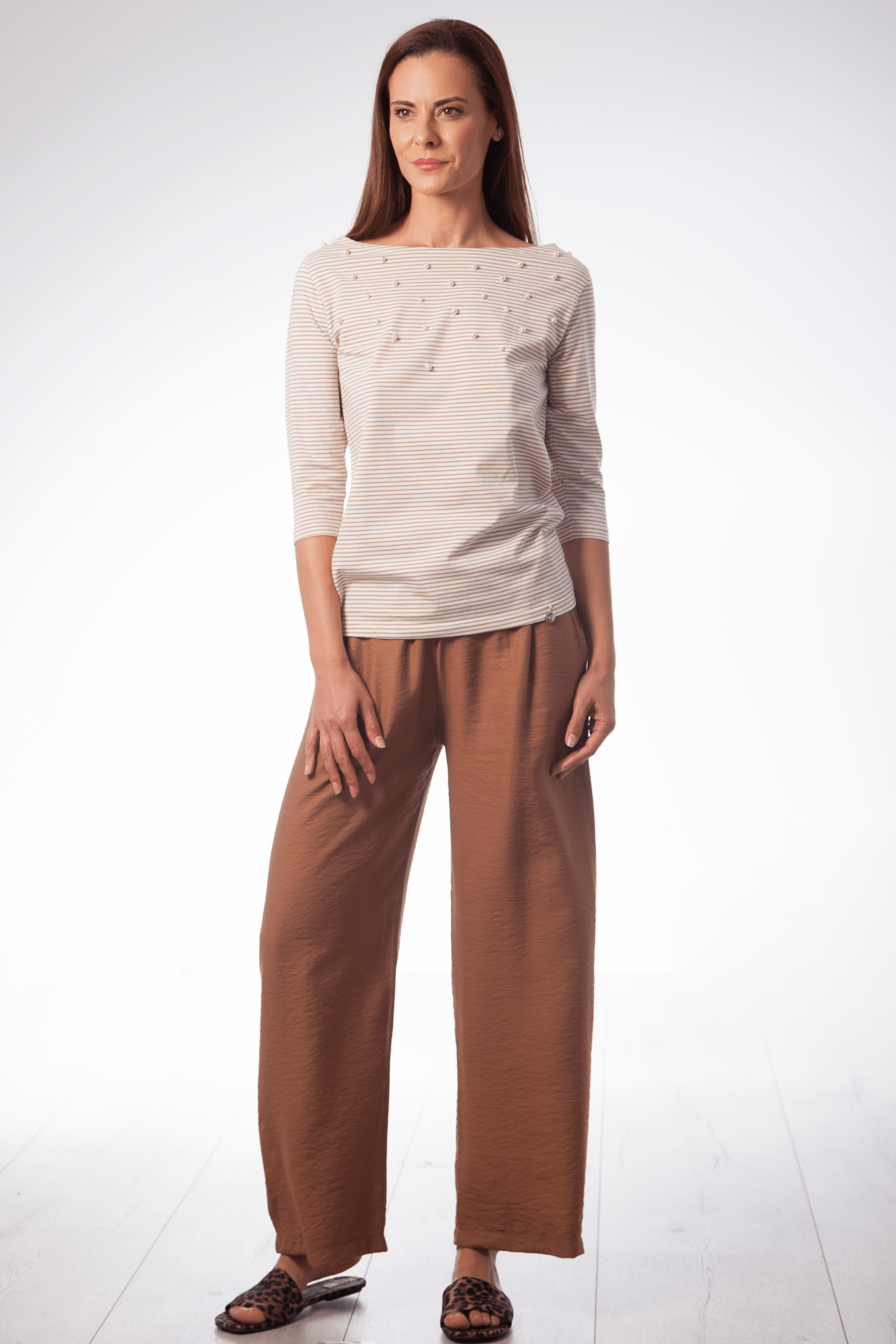 Camiseta rayas beige detalle perlas en delantero Lolitas&L - lolitasyl.com