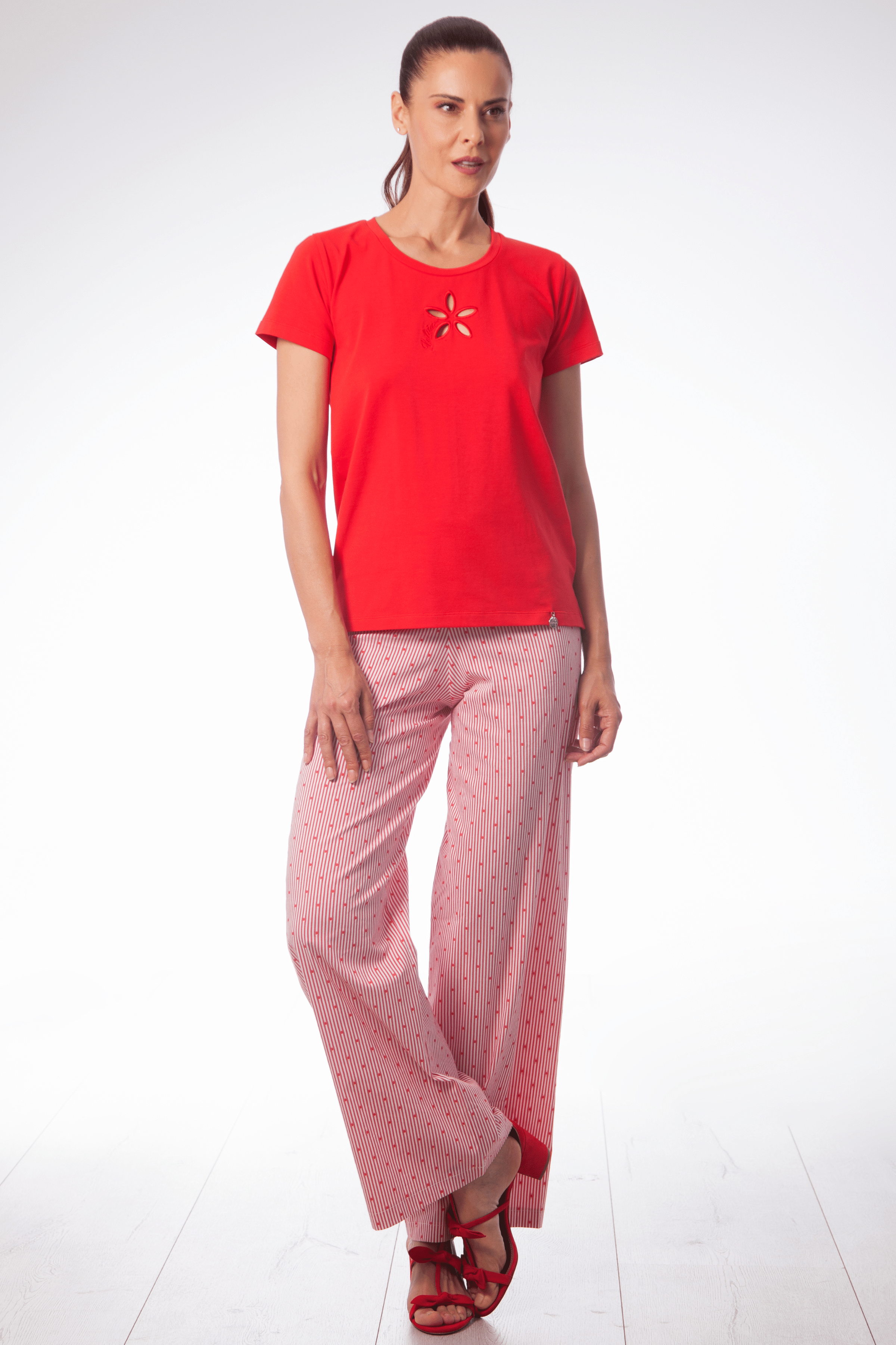 Camiseta roja bordado flor calada con manga corta Lolitas&L - lolitasyl.com