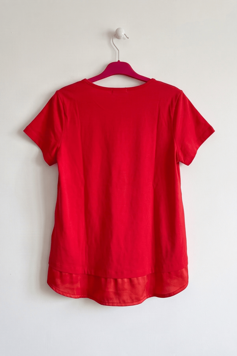 Camiseta Roja de Manga Corta con Bolsillo Satinado Preloved - lolitasyl.com