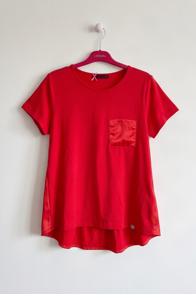Camiseta Roja de Manga Corta con Bolsillo Satinado Preloved - lolitasyl.com