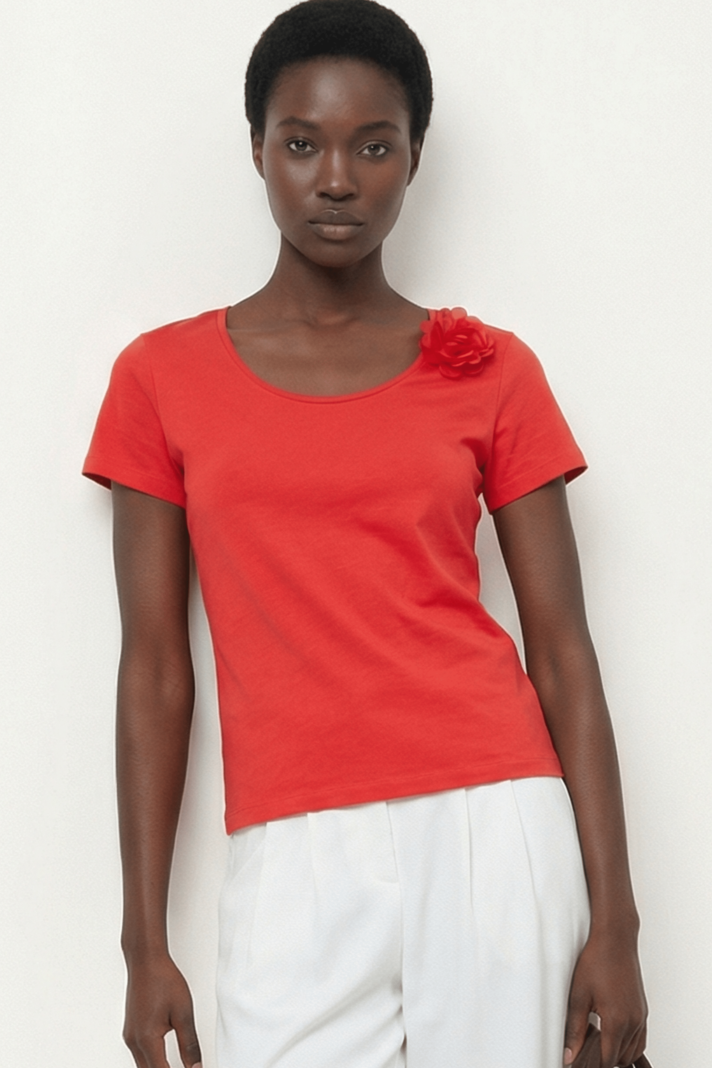 Camiseta roja escote redondo con flor Lolitas&L - lolitasyl.com