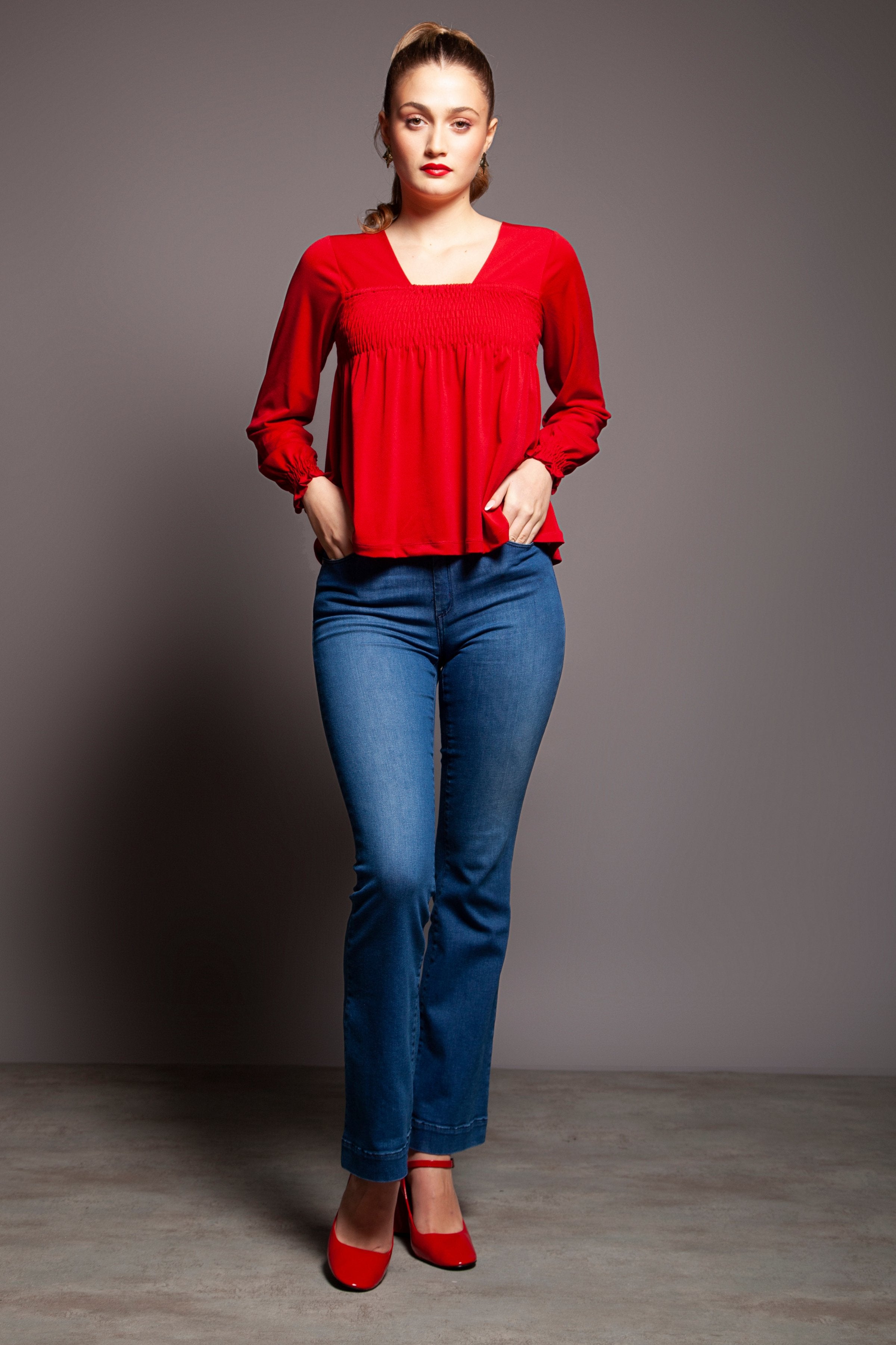 Camiseta roja pecho nido de abjeja Lolitas&L - lolitasyl.com