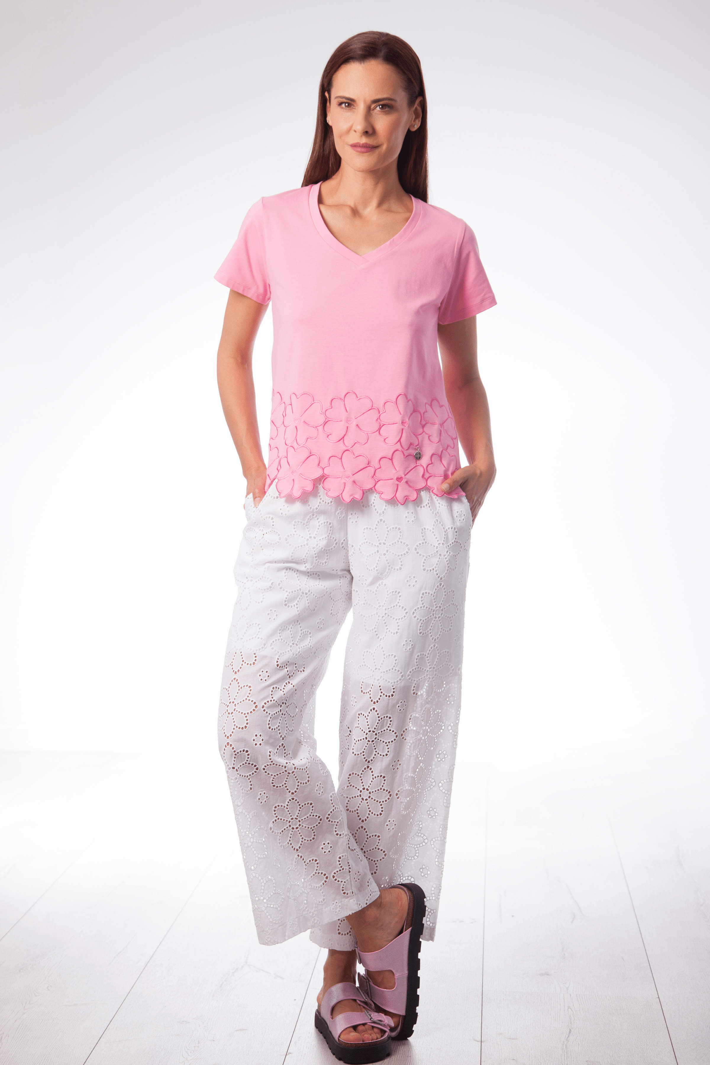 Camiseta rosa bordado flores al tono manga corta Lolitas&L - lolitasyl.com