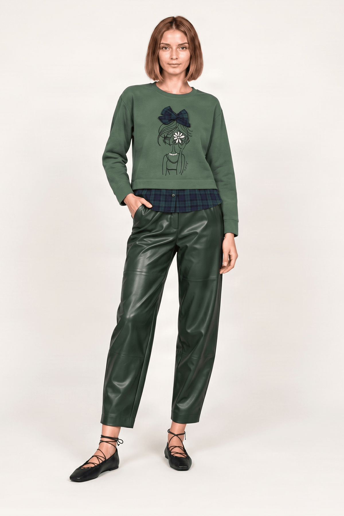 Camiseta verde con estampado muñeca y lazo cuadro escoces Lolitas&L - lolitasyl.com