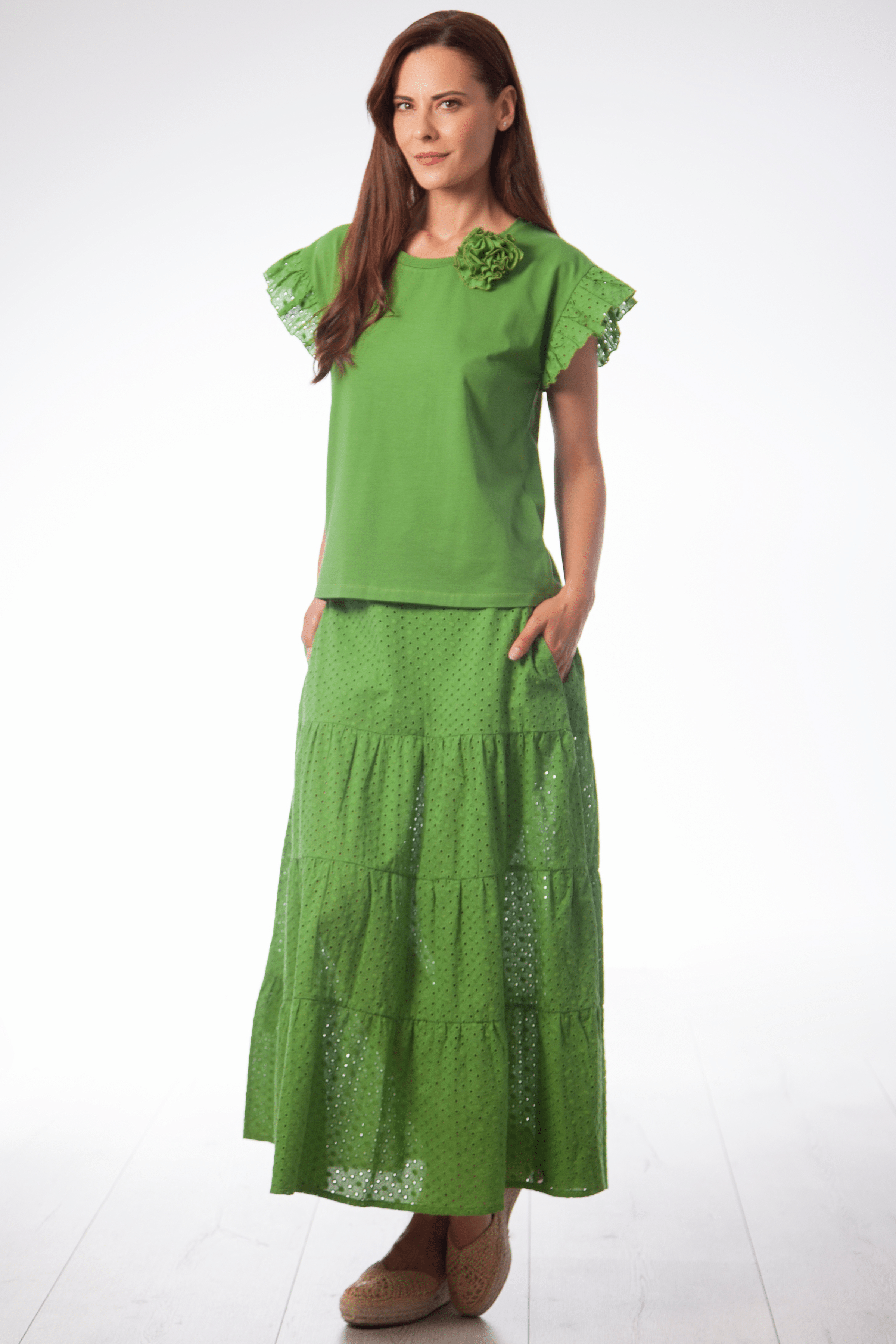 Camiseta verde con volante en bordado ingles y flor Lolitas&L - lolitasyl.com