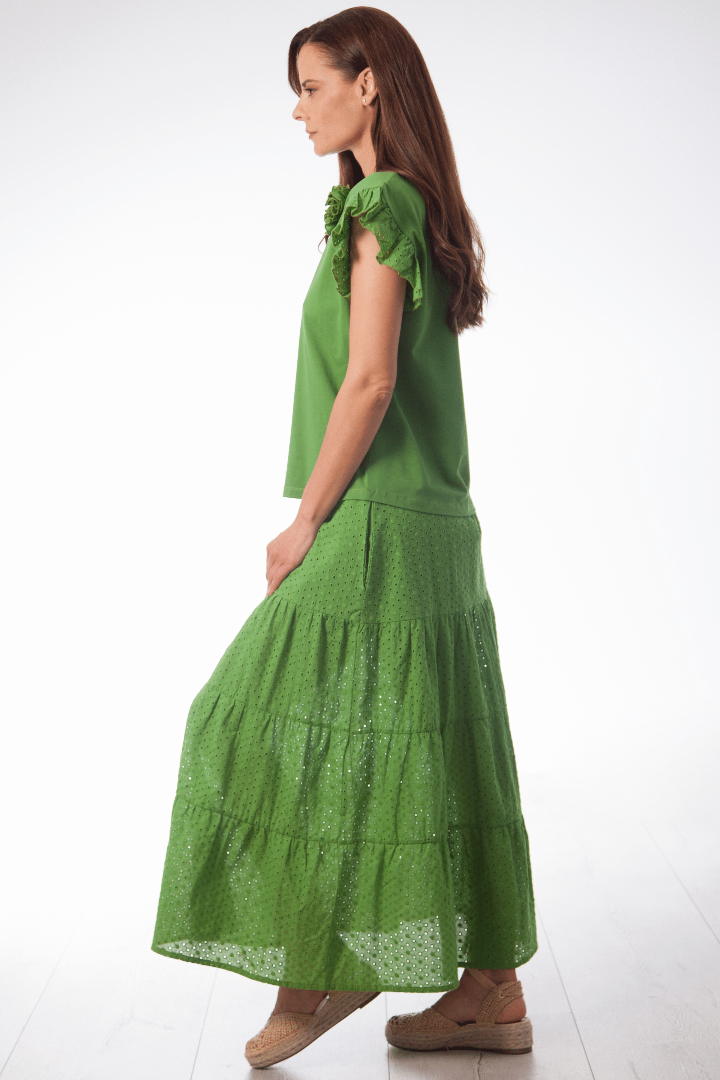 Camiseta verde con volante en bordado ingles y flor Lolitas&L - lolitasyl.com