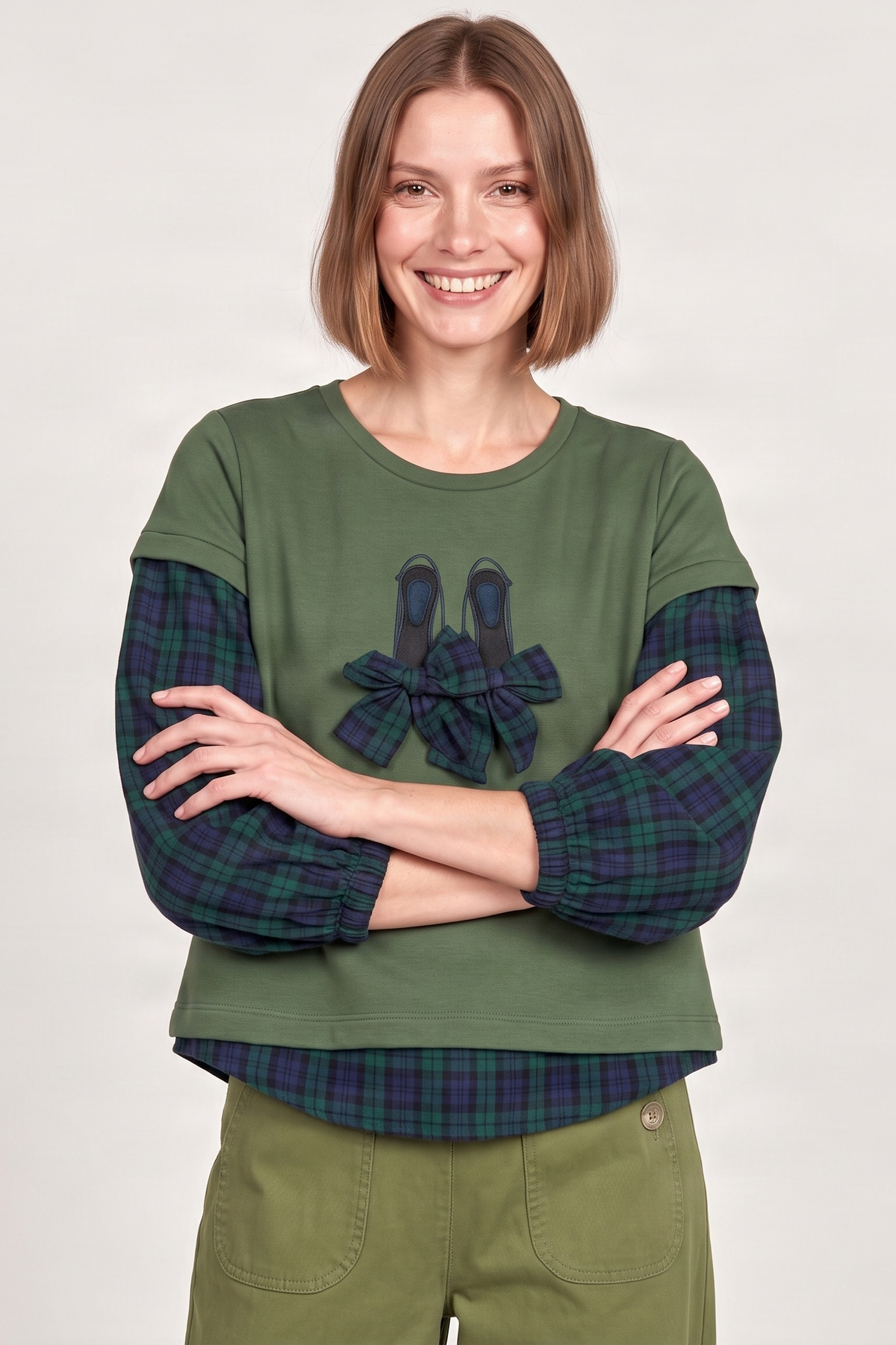 Camiseta verde con cuadro escoces azul bordado zapatillas Lolitas&L