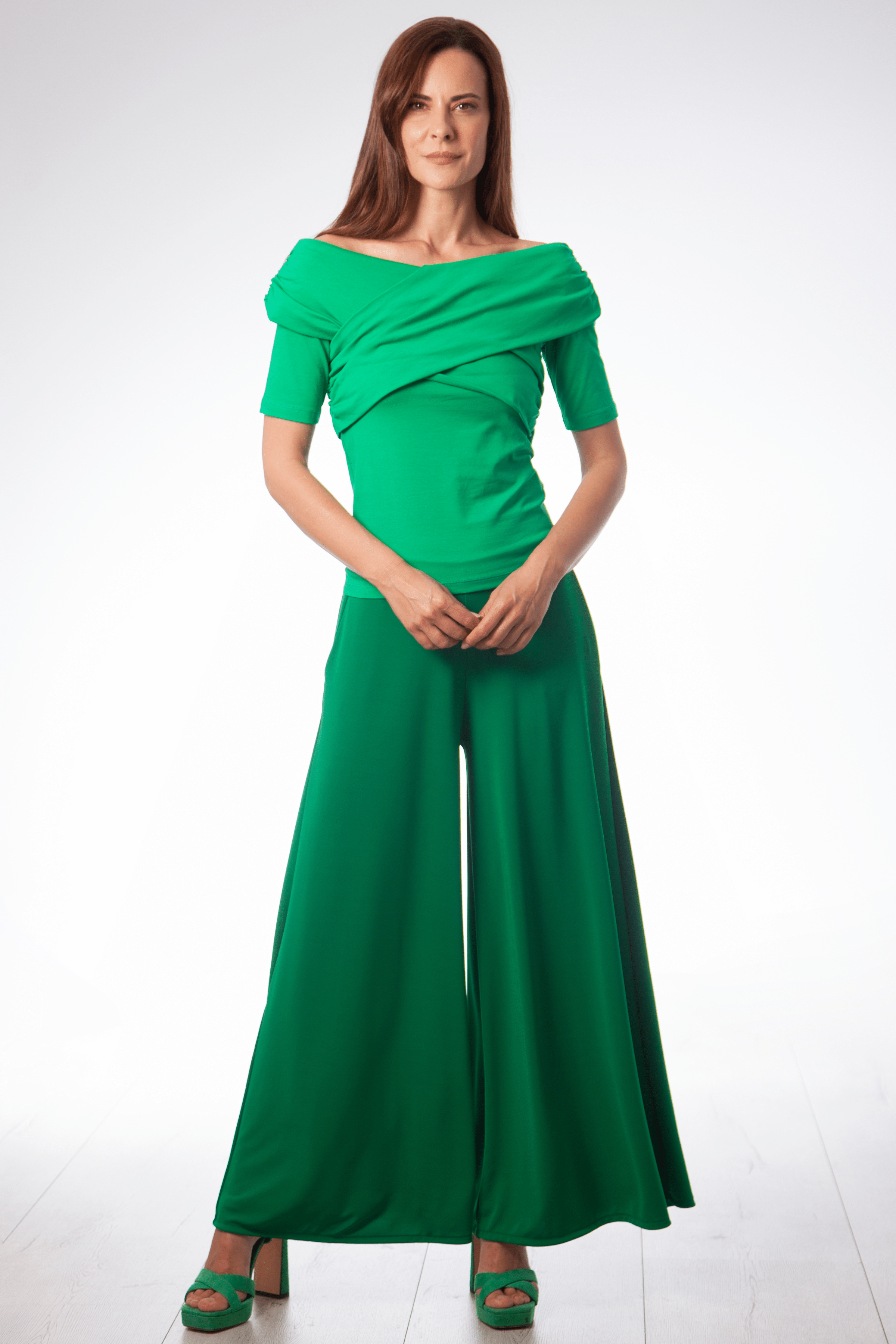 Camiseta verde escote barco cruzada Lolitas&L - lolitasyl.com