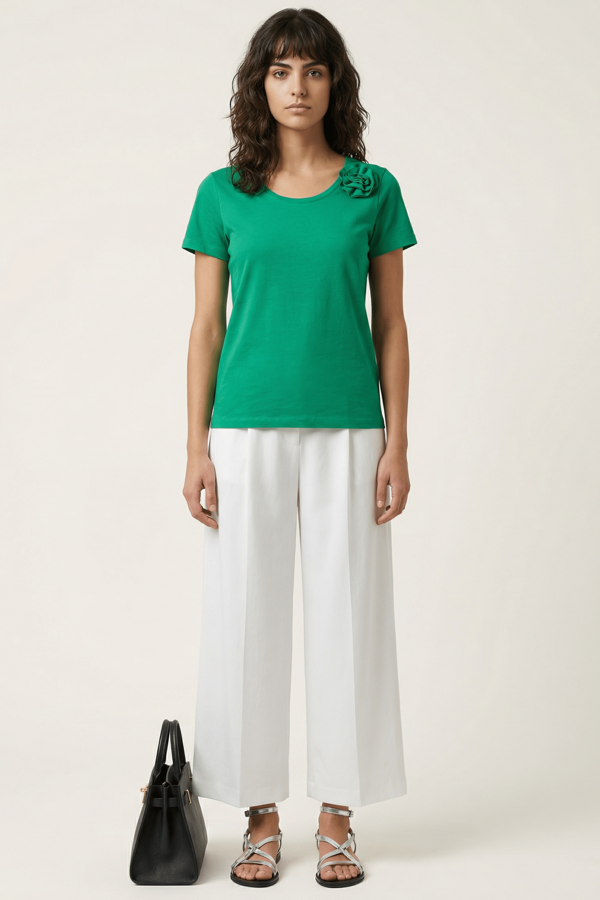 Camiseta verde hierba escote redondo con flor Lolitas&L - lolitasyl.com
