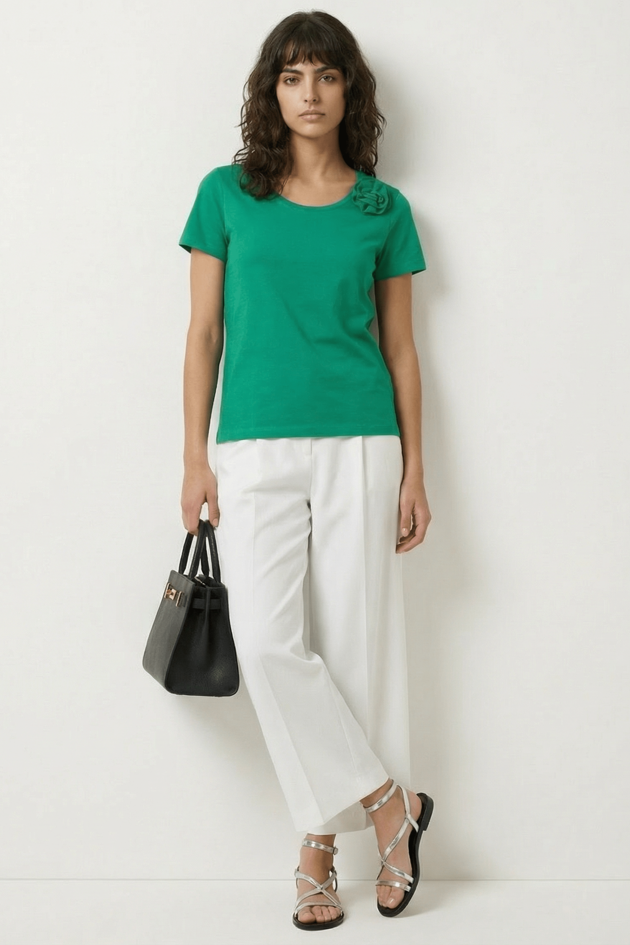 Camiseta verde hierba escote redondo con flor Lolitas&L - lolitasyl.com