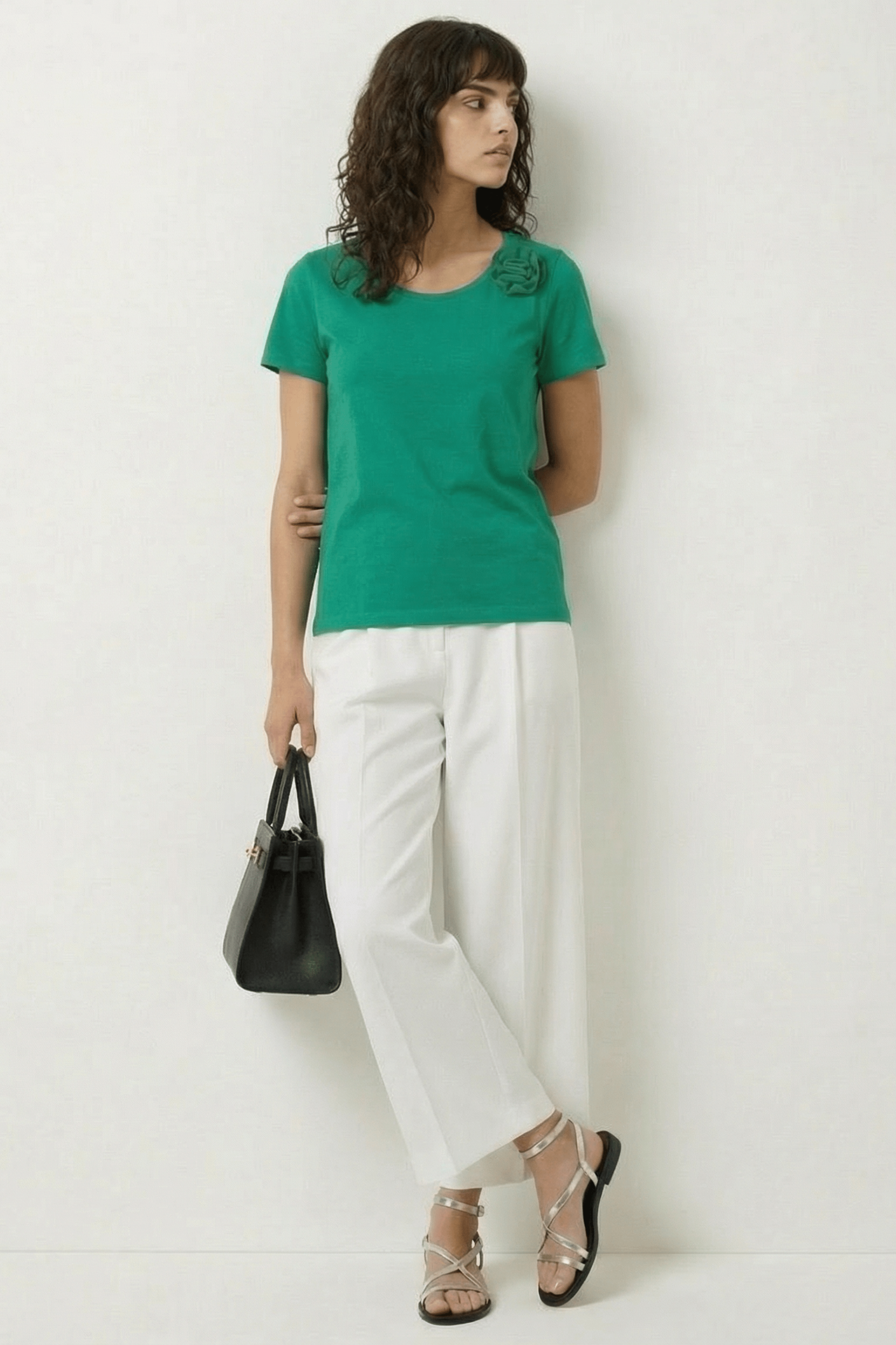 Camiseta verde hierba escote redondo con flor Lolitas&L - lolitasyl.com