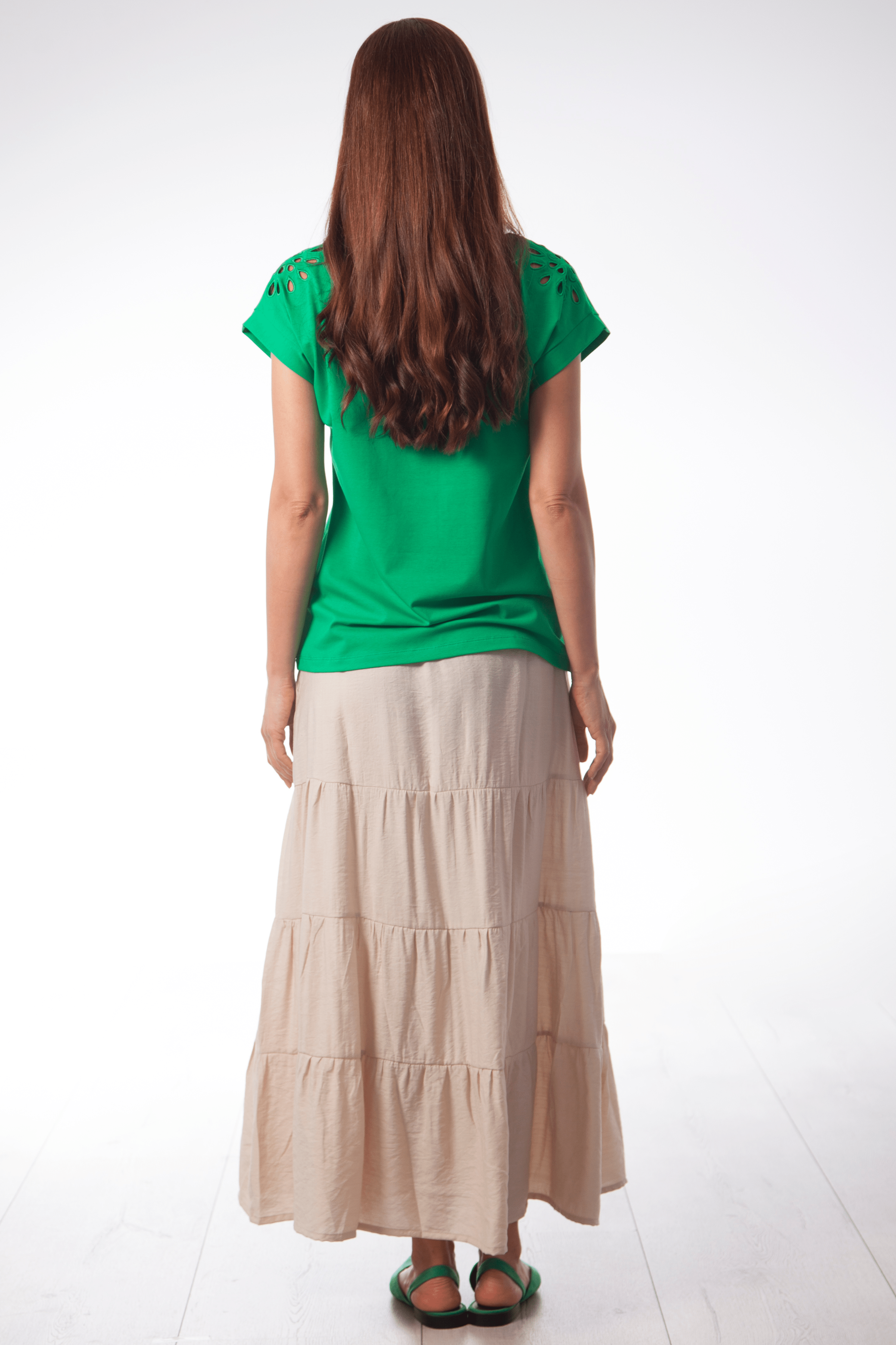 Camiseta verde hombro bordado calado en contraste Lolitas&L - lolitasyl.com